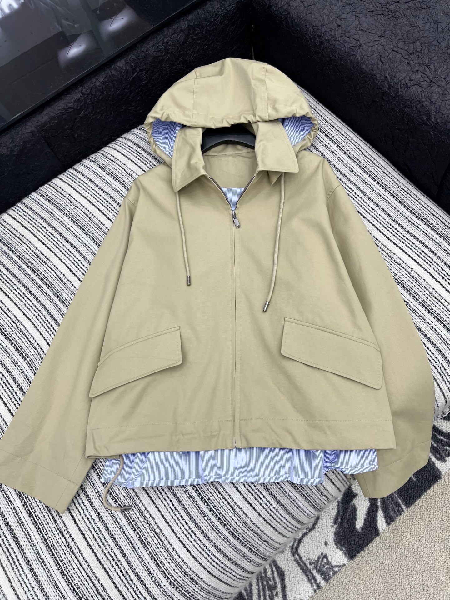 🛒𝐍𝐄𝐖 · 𝟐𝟎𝟐5/爆款现货品牌平替 设计师｜25秋冬新品 带帽女士假两件派克外套＞＞＞＞百搭之王复