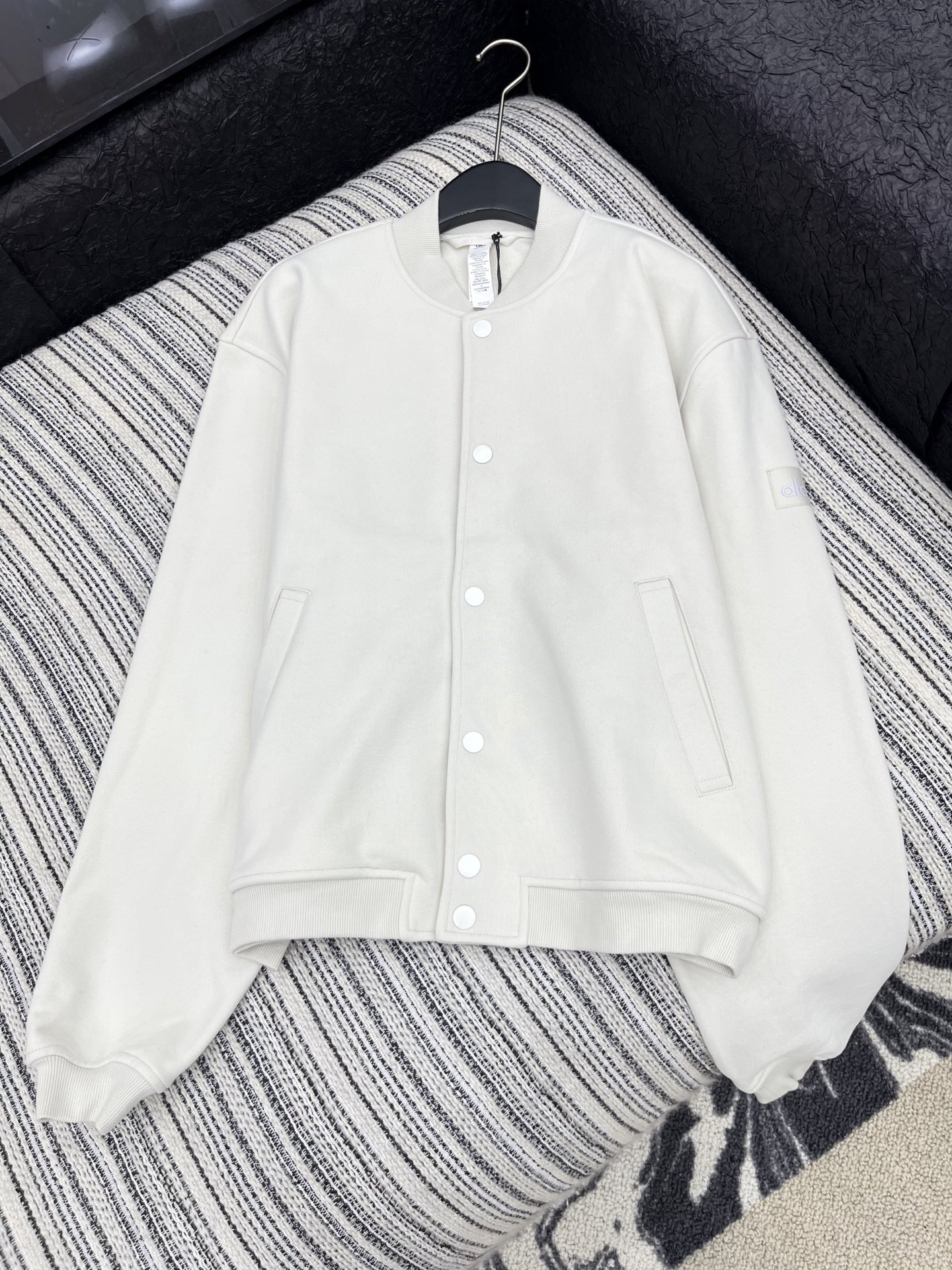 🛒𝐍𝐄𝐖 · 𝟐𝟎𝟐5/爆款现货原单品质 Alo｜25新款夹克外套爆单系列款 气质女神必入 撞色字母贴标