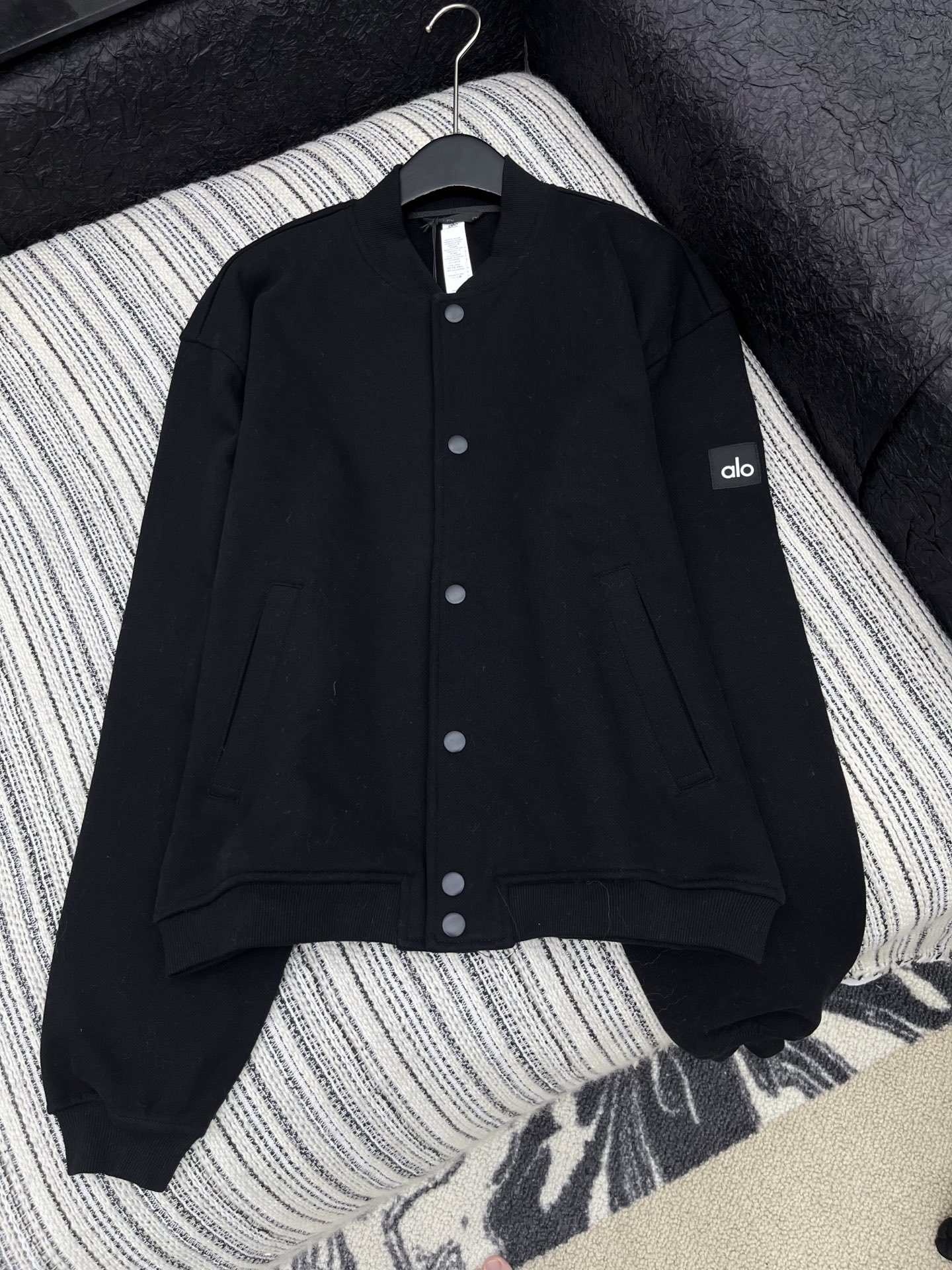 🛒𝐍𝐄𝐖 · 𝟐𝟎𝟐5/爆款现货原单品质 Alo｜25新款夹克外套爆单系列款 气质女神必入 撞色字母贴标