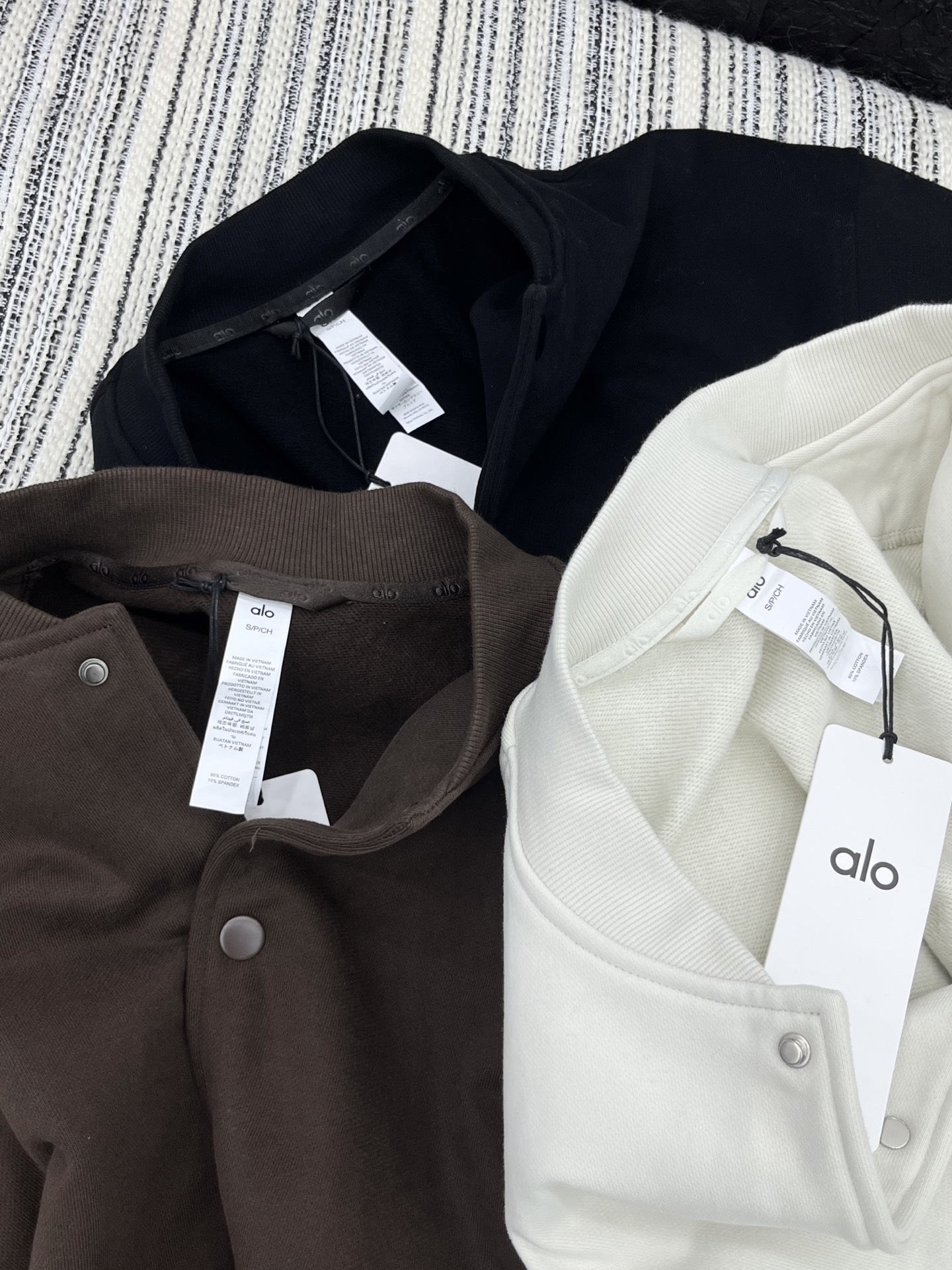 🛒𝐍𝐄𝐖 · 𝟐𝟎𝟐5/爆款现货原单品质 Alo｜25新款夹克外套爆单系列款 气质女神必入 撞色字母贴标