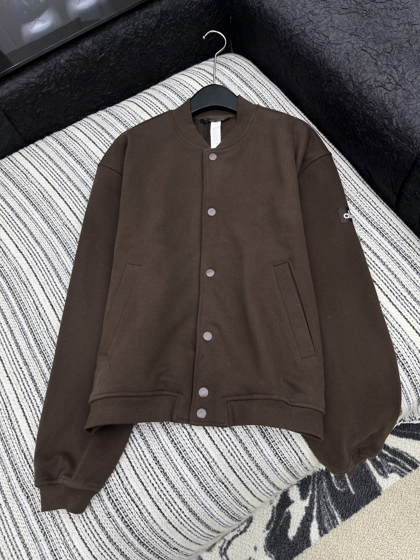 🛒𝐍𝐄𝐖 · 𝟐𝟎𝟐5/爆款现货原单品质 Alo｜25新款夹克外套爆单系列款 气质女神必入 撞色字母贴标