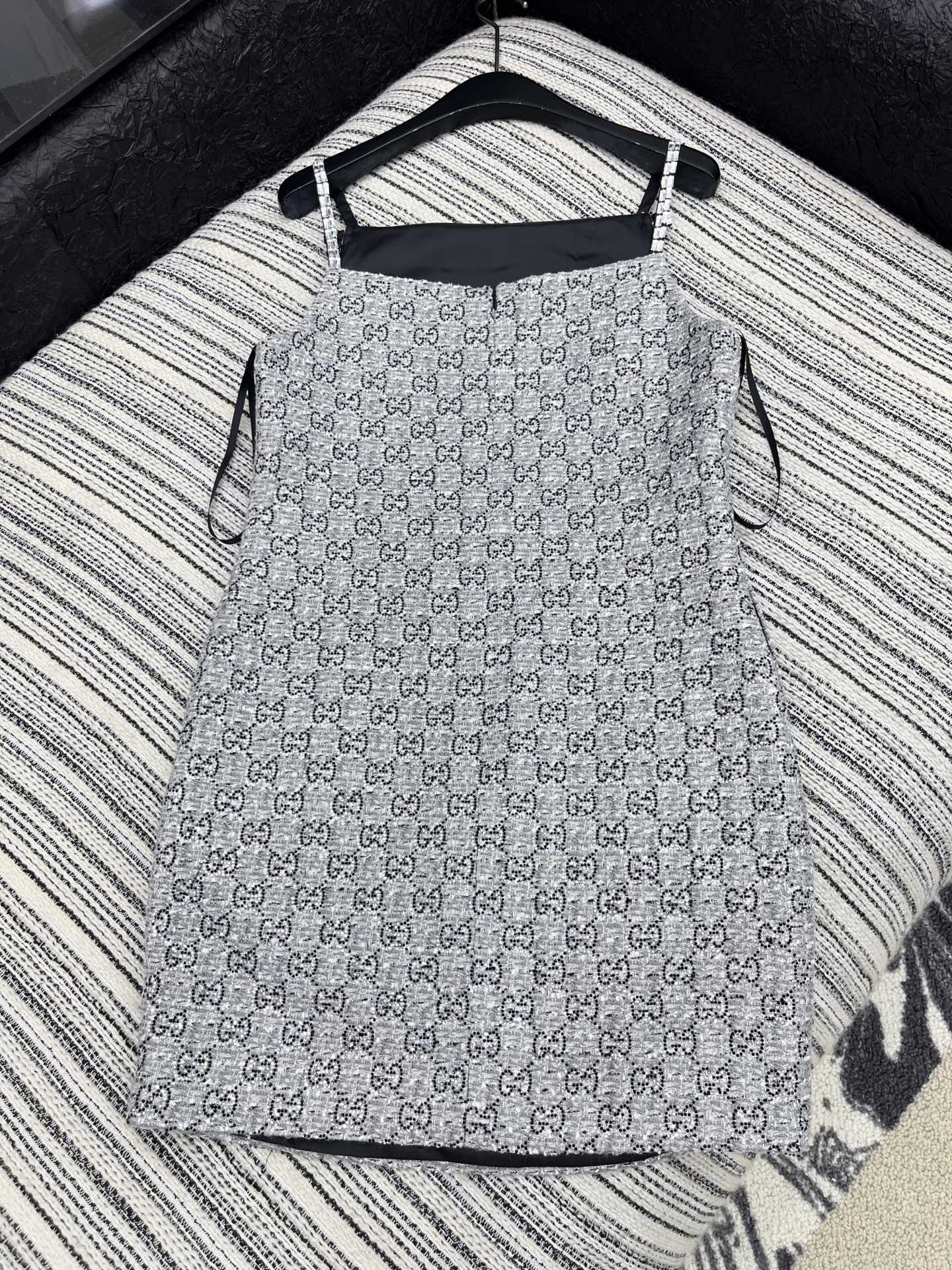 🛒𝐍𝐄𝐖 · 𝟐𝟎𝟐5/爆款现货【原版订制】 Gucc*｜25经典烫钻GG吊带连衣裙精致钻蝴蝶结肩带 高