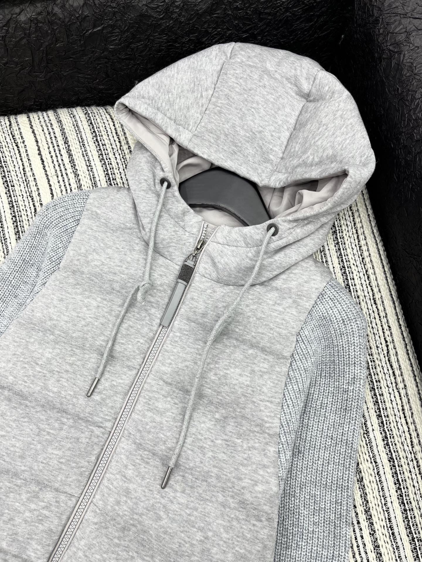 🛒𝐍𝐄𝐖 · 𝟐𝟎𝟐5/爆款现货【原版订制】BC｜25秋冬新品带帽针织拼接羽绒服外套面包服设计 90鹅绒