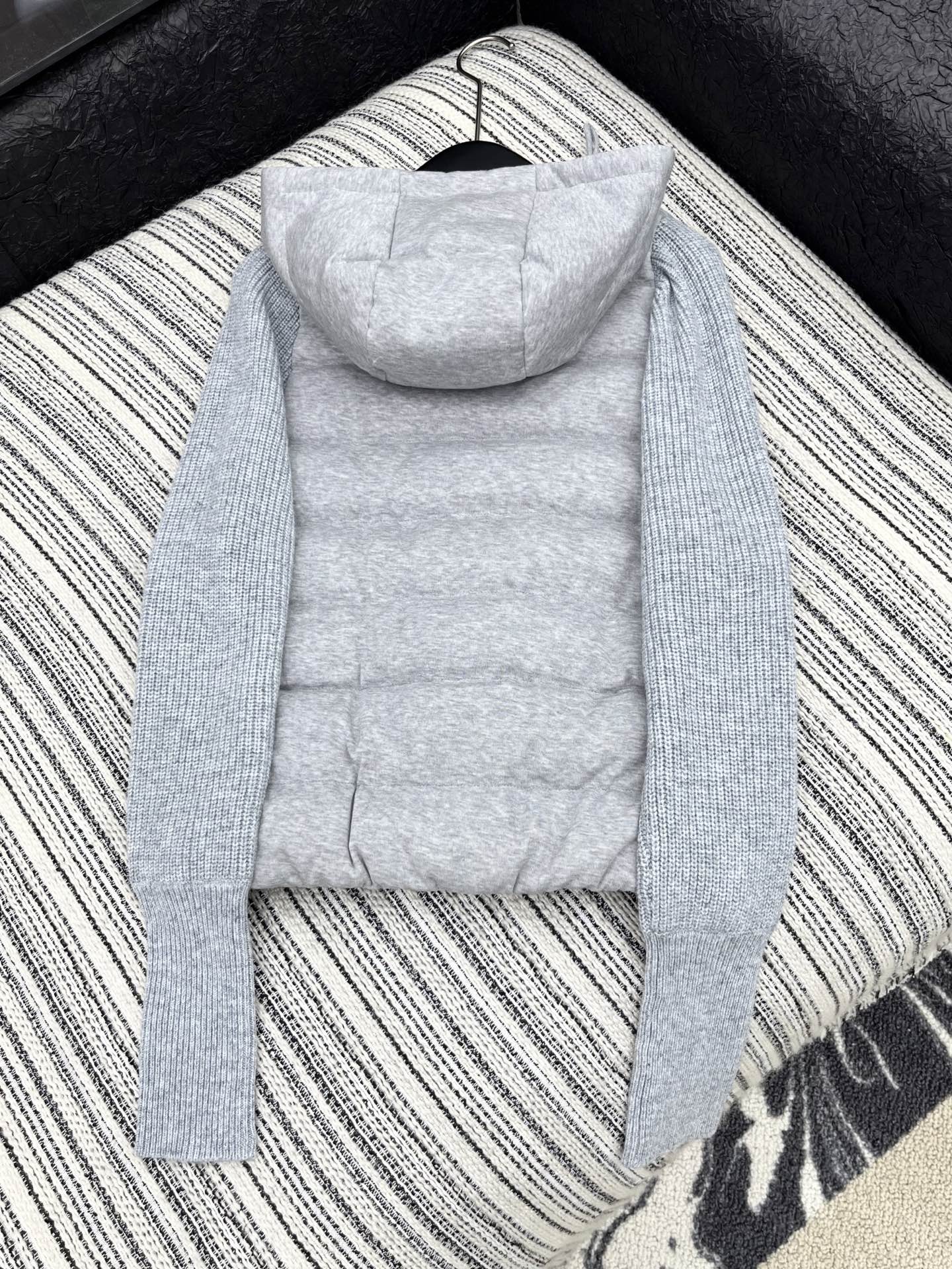 🛒𝐍𝐄𝐖 · 𝟐𝟎𝟐5/爆款现货【原版订制】BC｜25秋冬新品带帽针织拼接羽绒服外套面包服设计 90鹅绒