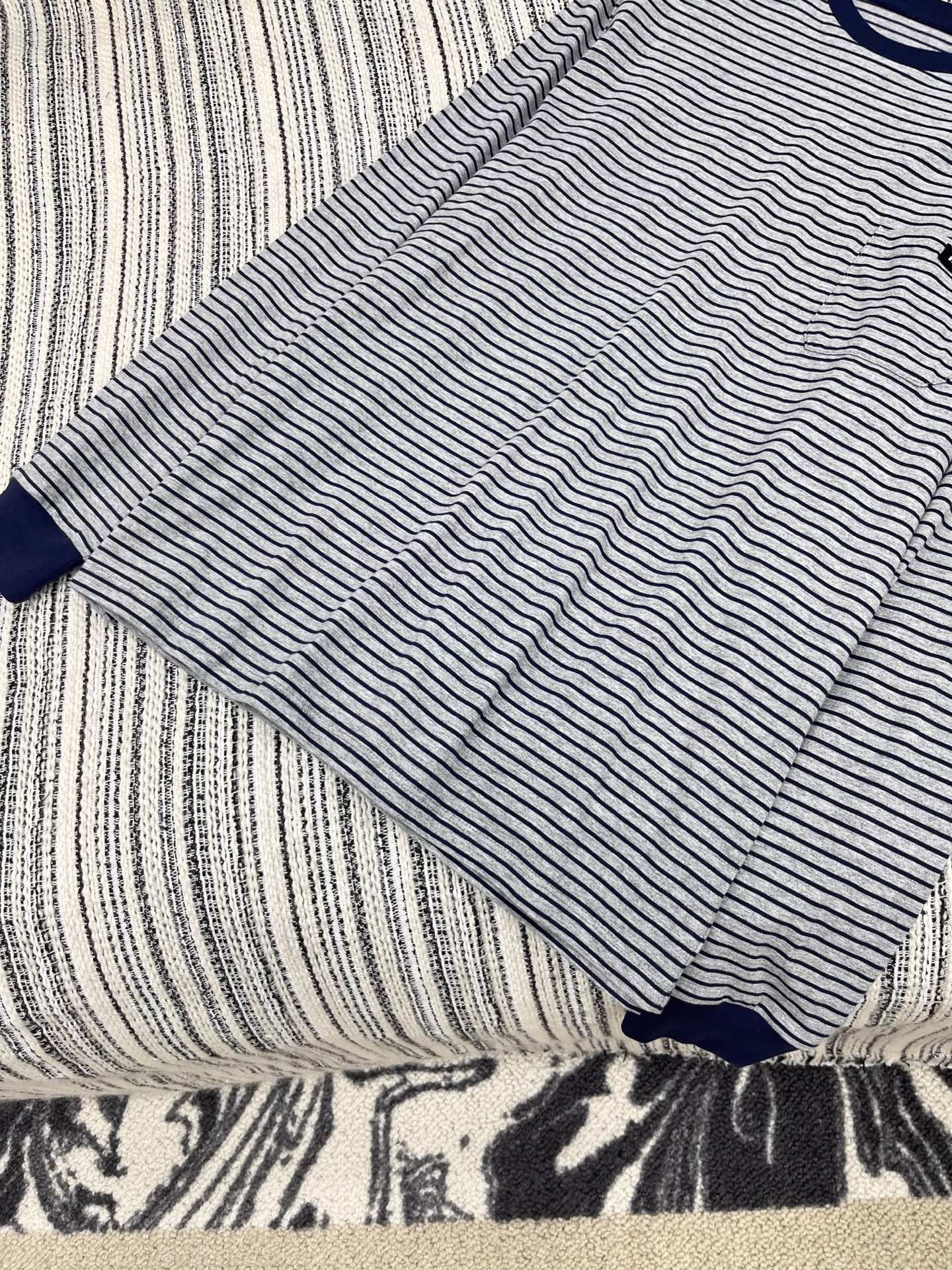 🛒𝐍𝐄𝐖 · 𝟐𝟎𝟐5/爆款现货【原版定制】Miu Mi*｜精致撞色贴标长袖T恤高订面料 亲肤透气舒适标