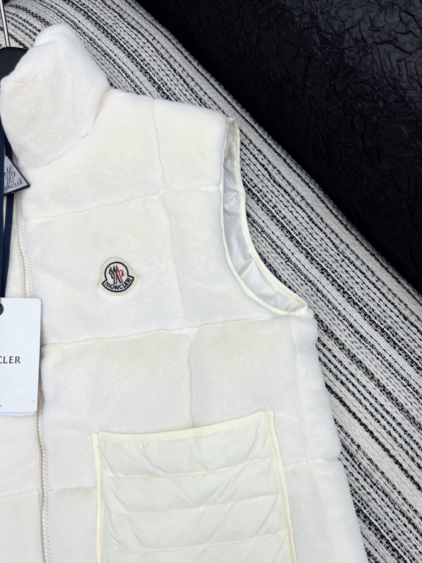 🛒𝐍𝐄𝐖 · 𝟐𝟎𝟐5/爆款现货【原版定制】Mon*｜25秋冬纯欲系羽绒服马甲外套极简主义设计高级又时髦