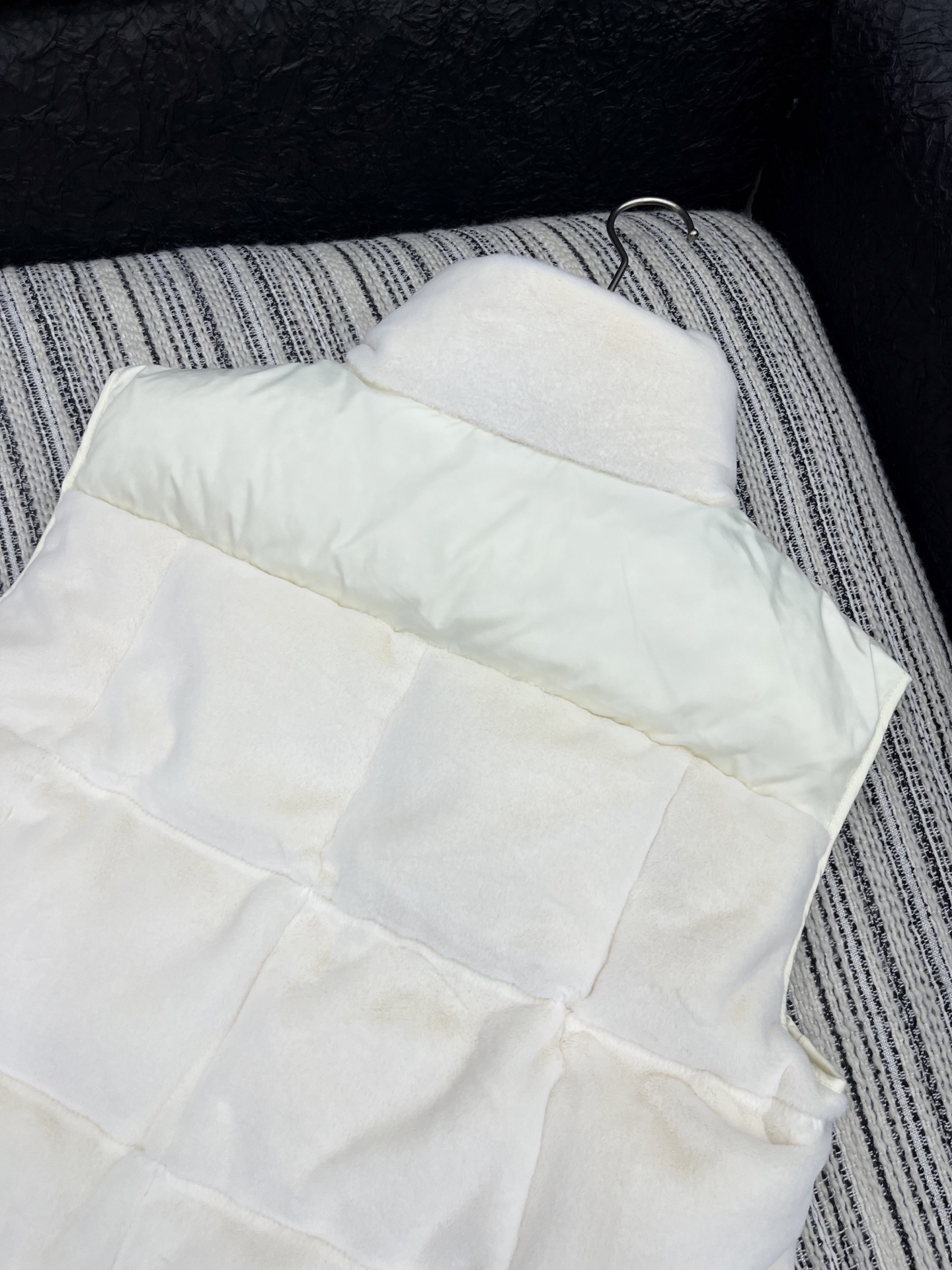 🛒𝐍𝐄𝐖 · 𝟐𝟎𝟐5/爆款现货【原版定制】Mon*｜25秋冬纯欲系羽绒服马甲外套极简主义设计高级又时髦