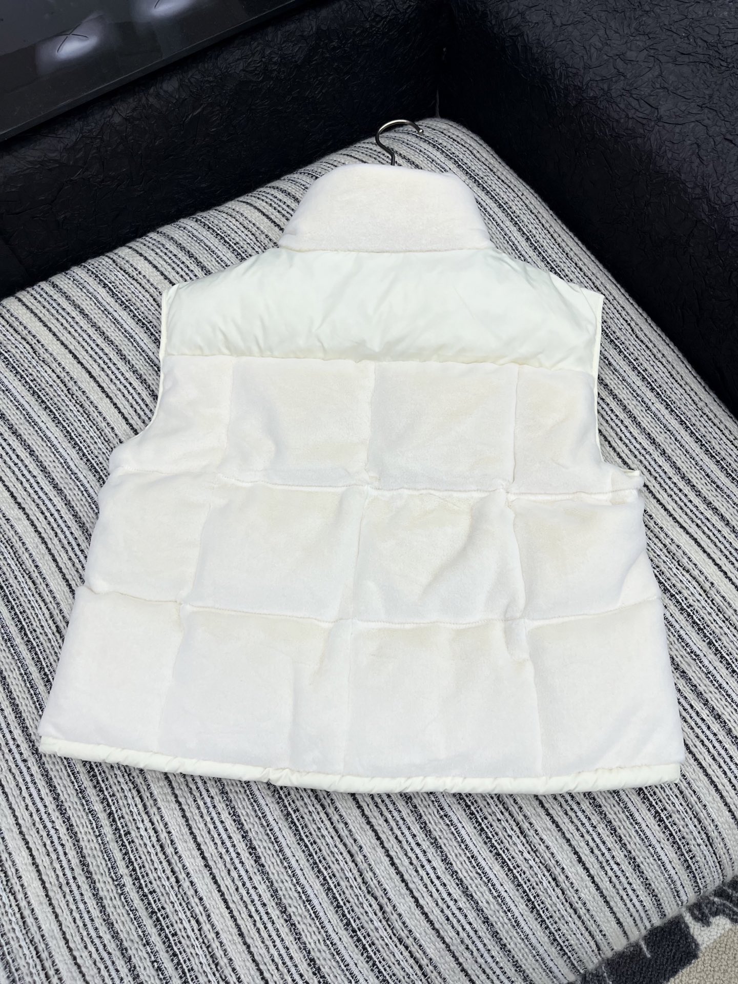 🛒𝐍𝐄𝐖 · 𝟐𝟎𝟐5/爆款现货【原版定制】Mon*｜25秋冬纯欲系羽绒服马甲外套极简主义设计高级又时髦