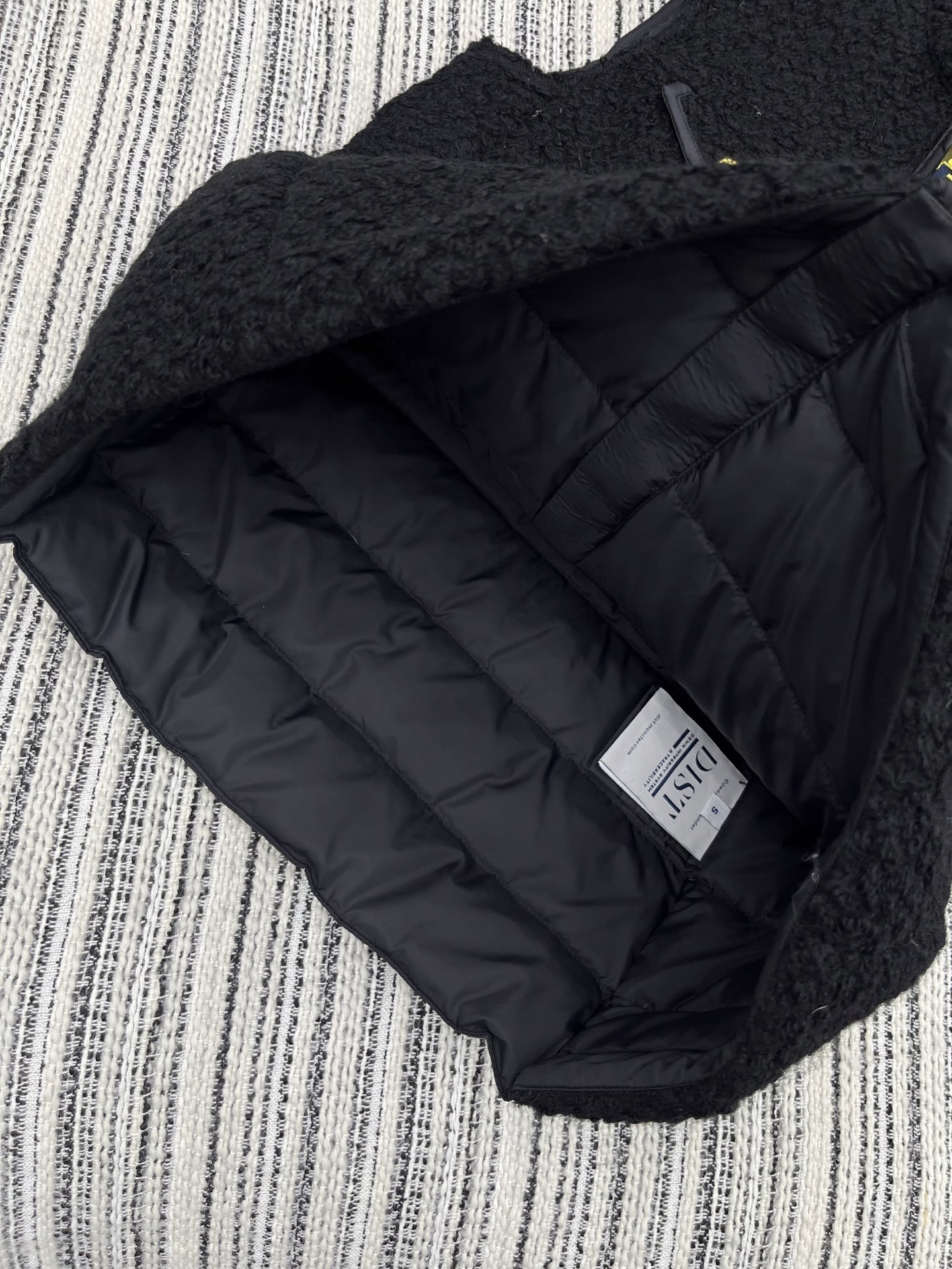 🛒𝐍𝐄𝐖 · 𝟐𝟎𝟐5/爆款现货【原版订制】Mon*｜25秋冬新品立领粗花呢拼接羽绒服马甲外套面包服设计