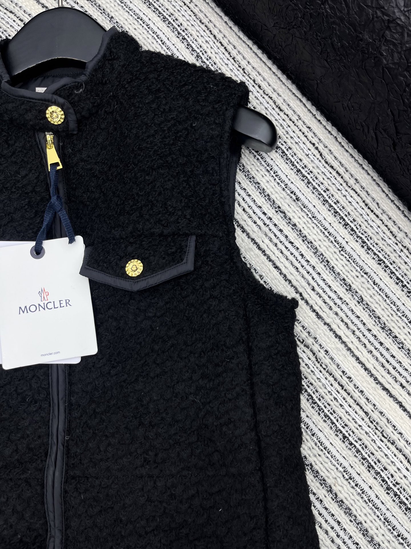 🛒𝐍𝐄𝐖 · 𝟐𝟎𝟐5/爆款现货【原版订制】Mon*｜25秋冬新品立领粗花呢拼接羽绒服马甲外套面包服设计