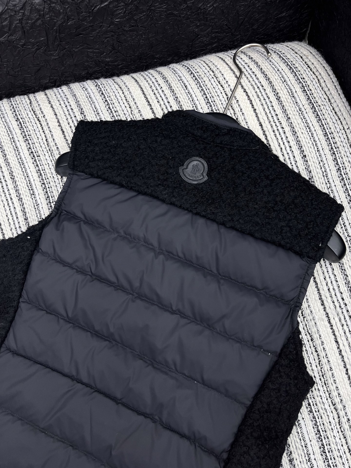 🛒𝐍𝐄𝐖 · 𝟐𝟎𝟐5/爆款现货【原版订制】Mon*｜25秋冬新品立领粗花呢拼接羽绒服马甲外套面包服设计