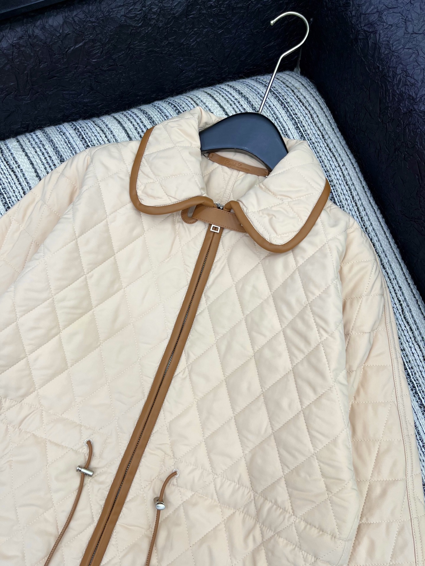 🛒𝐍𝐄𝐖 · 𝟐𝟎𝟐5/爆款现货【原版定制】拉夫劳伦｜25秋冬新品紫标系列拼皮棉服外套 定制拉链锁带，云