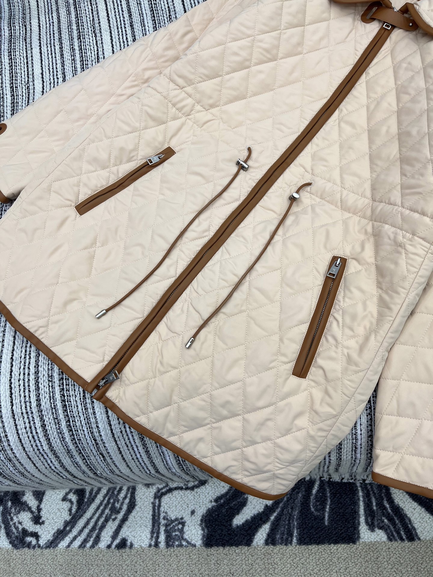 🛒𝐍𝐄𝐖 · 𝟐𝟎𝟐5/爆款现货【原版定制】拉夫劳伦｜25秋冬新品紫标系列拼皮棉服外套 定制拉链锁带，云