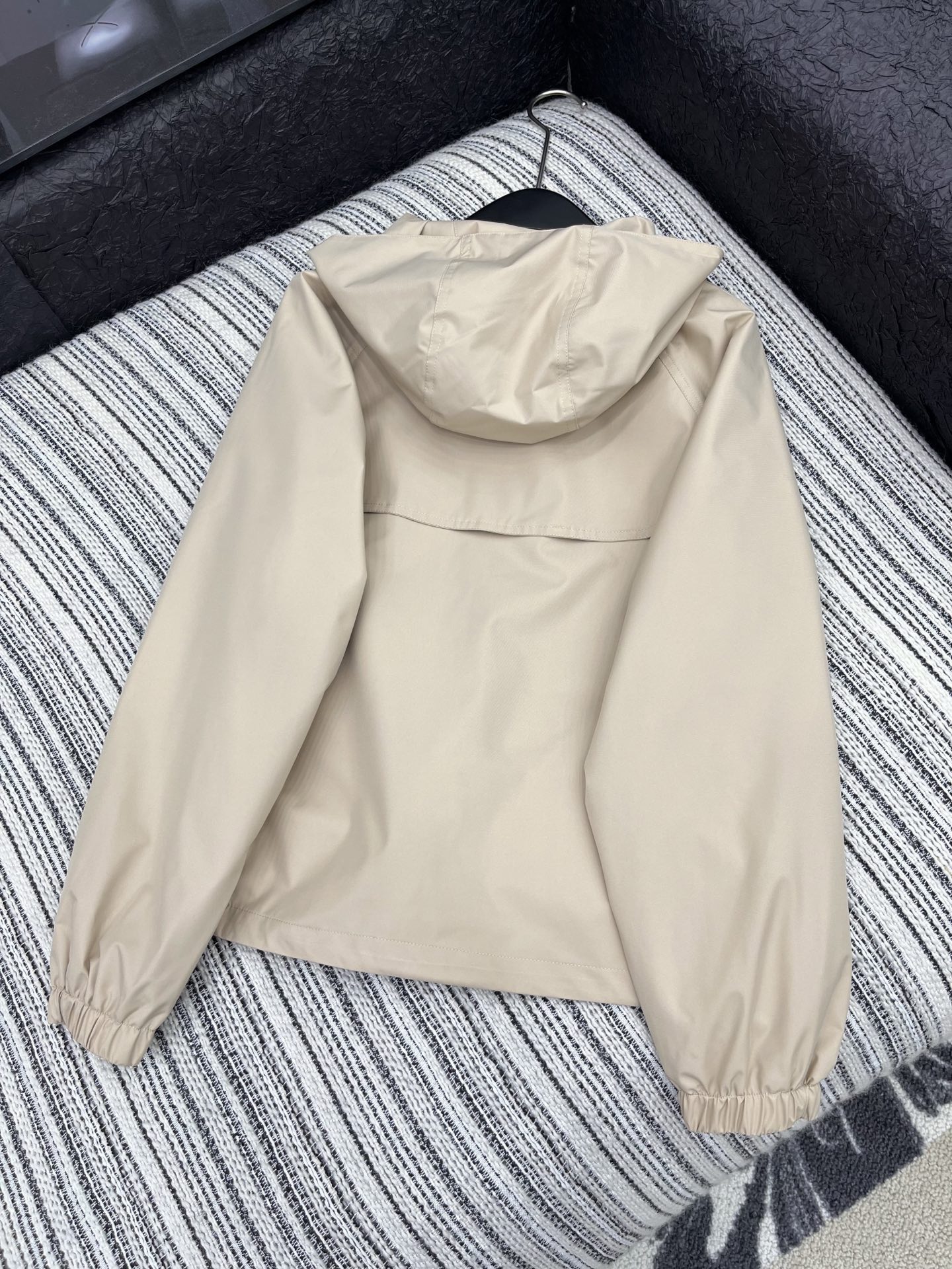 🛒𝐍𝐄𝐖 · 𝟐𝟎𝟐5/爆款现货【原版订制】LP*｜2025新品老钱风带帽短款风衣外套1:1定制进口材质