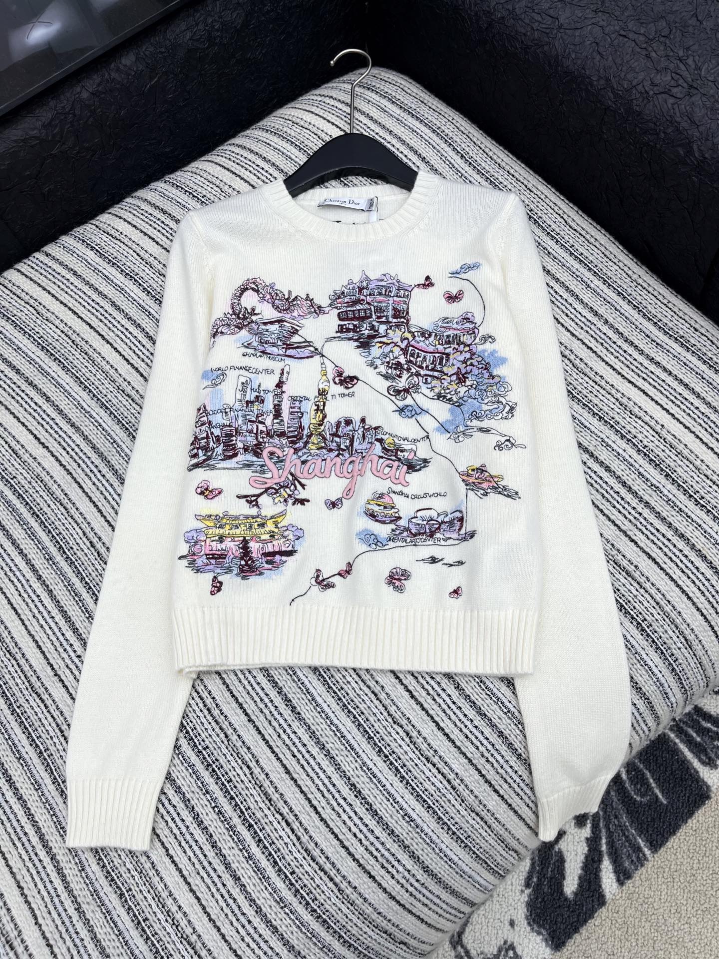 🛒𝐍𝐄𝐖 · 𝟐𝟎𝟐5/爆款现货原单品质 Dio*｜25新品刺绣针织衫精致常规版型上身巨显瘦！定制重工工