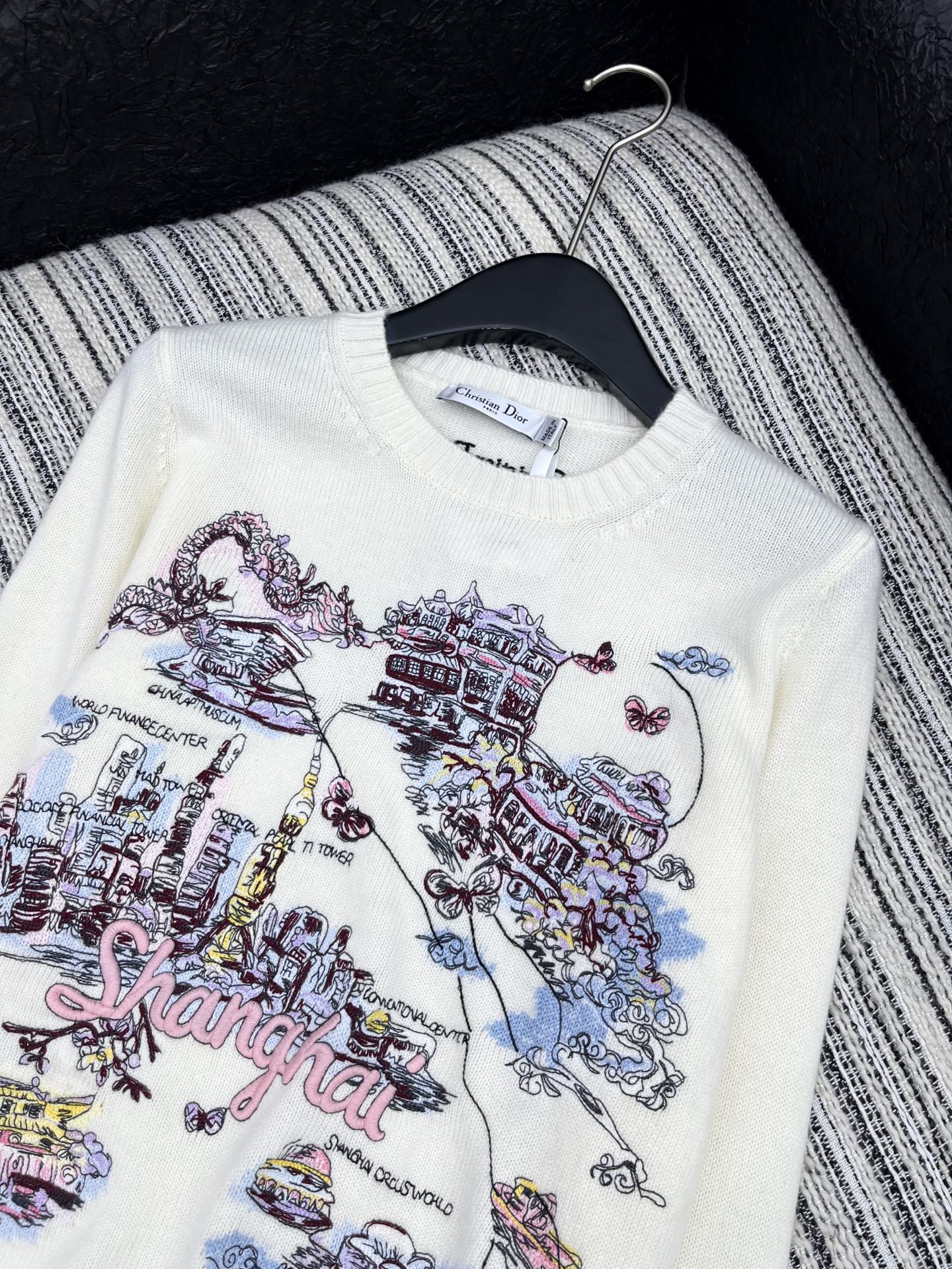 🛒𝐍𝐄𝐖 · 𝟐𝟎𝟐5/爆款现货原单品质 Dio*｜25新品刺绣针织衫精致常规版型上身巨显瘦！定制重工工