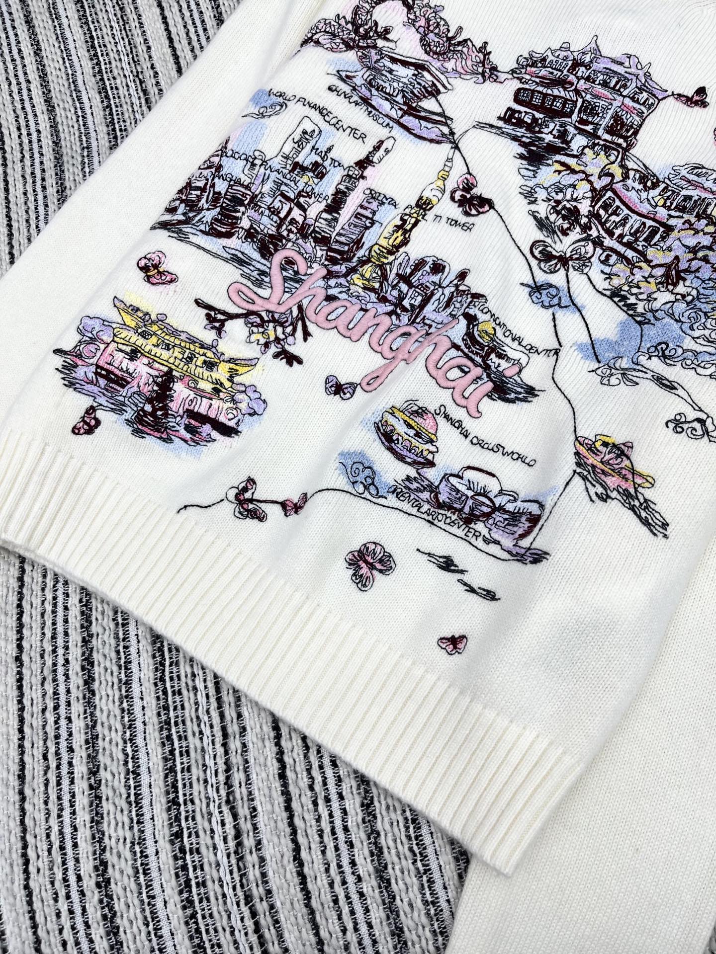 🛒𝐍𝐄𝐖 · 𝟐𝟎𝟐5/爆款现货原单品质 Dio*｜25新品刺绣针织衫精致常规版型上身巨显瘦！定制重工工