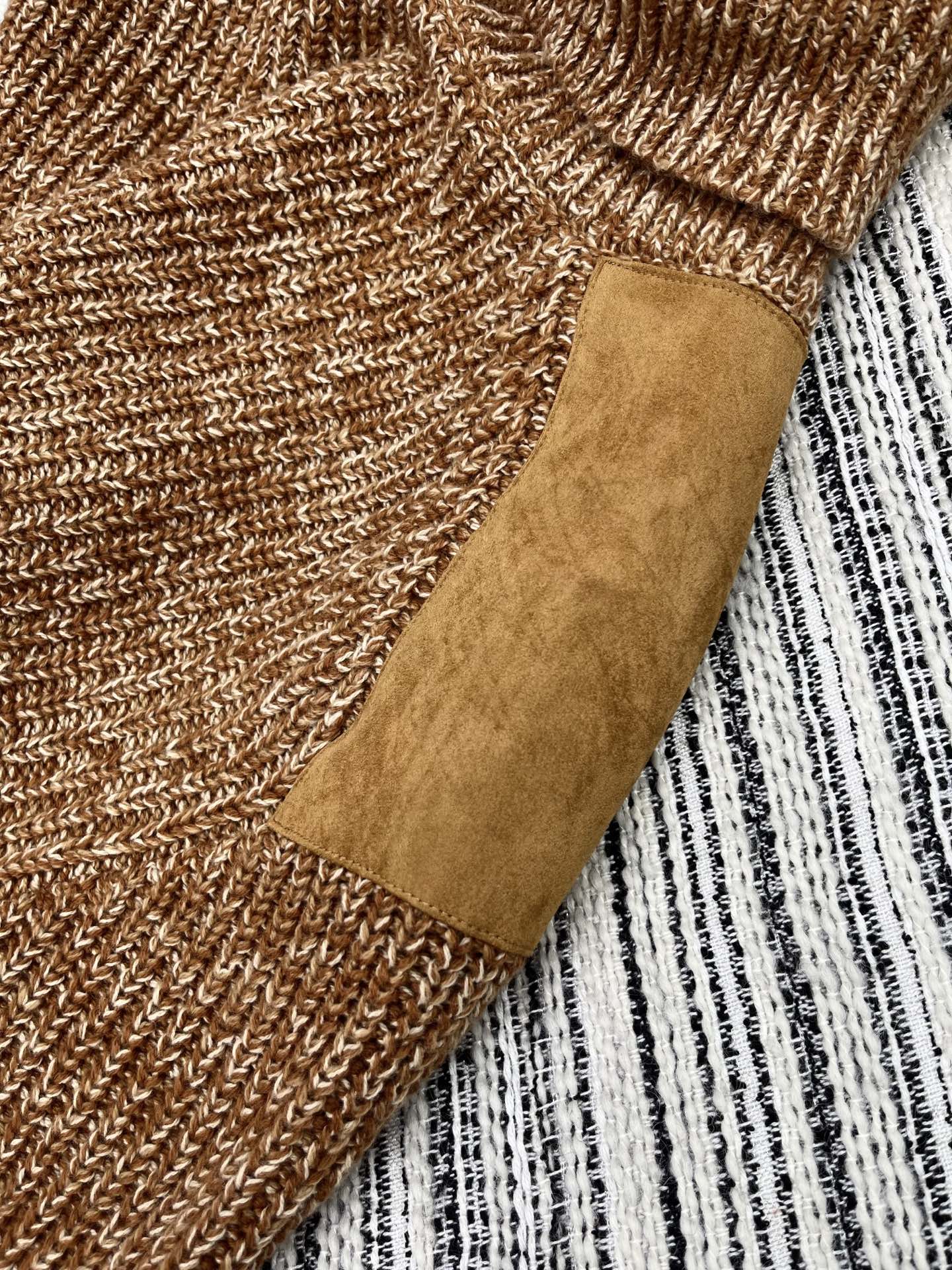 🛒𝐍𝐄𝐖 · 𝟐𝟎𝟐5/爆款现货原单品质 Lp｜25新品拼皮针织衫精致常规版型，同色系拼接，定制重工粗针