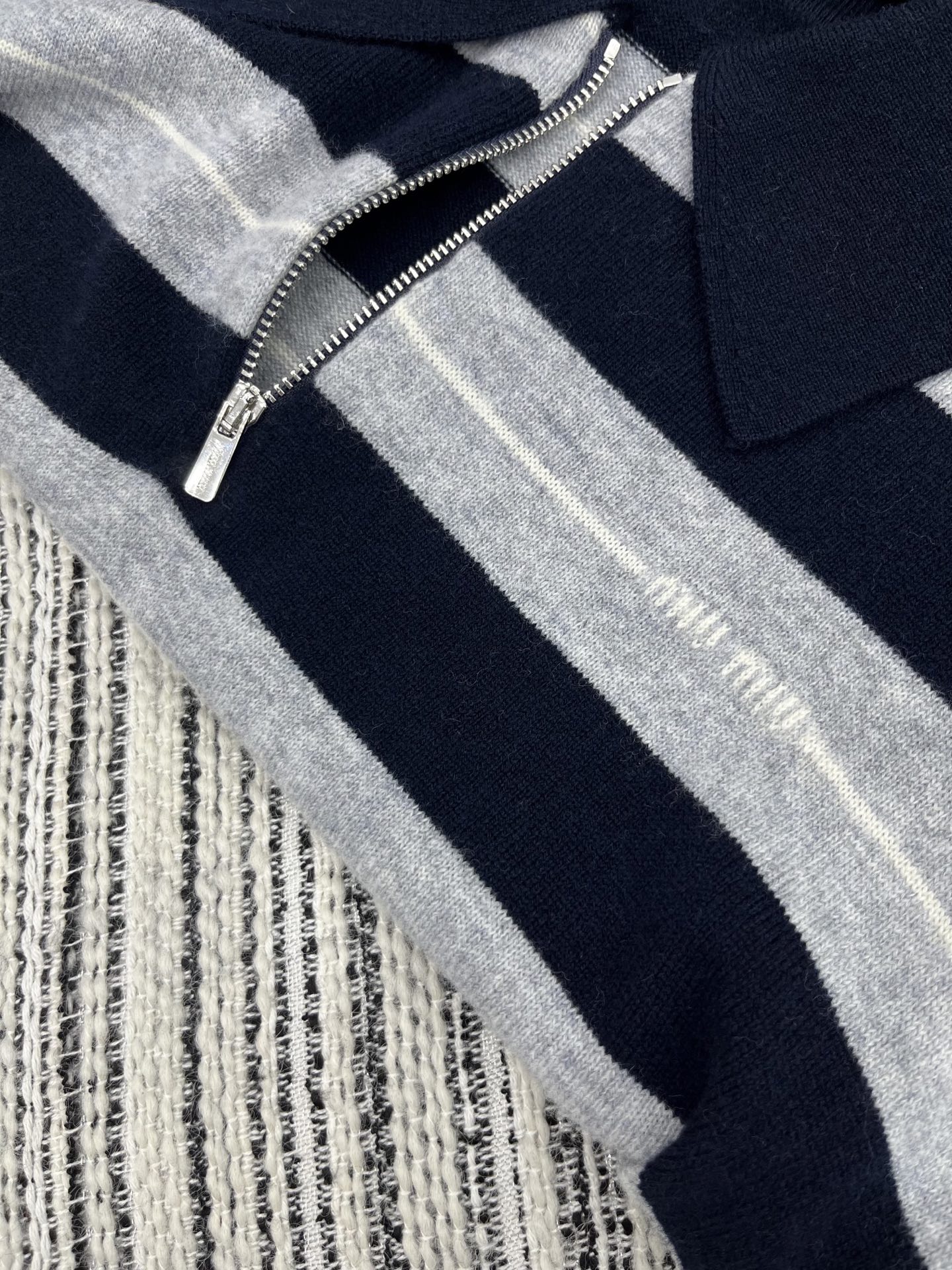 🛒𝐍𝐄𝐖 · 𝟐𝟎𝟐5/爆款现货【原版定制】 Miu Mi*｜25新品撞色翻领条纹针织衫精致常规版型上身