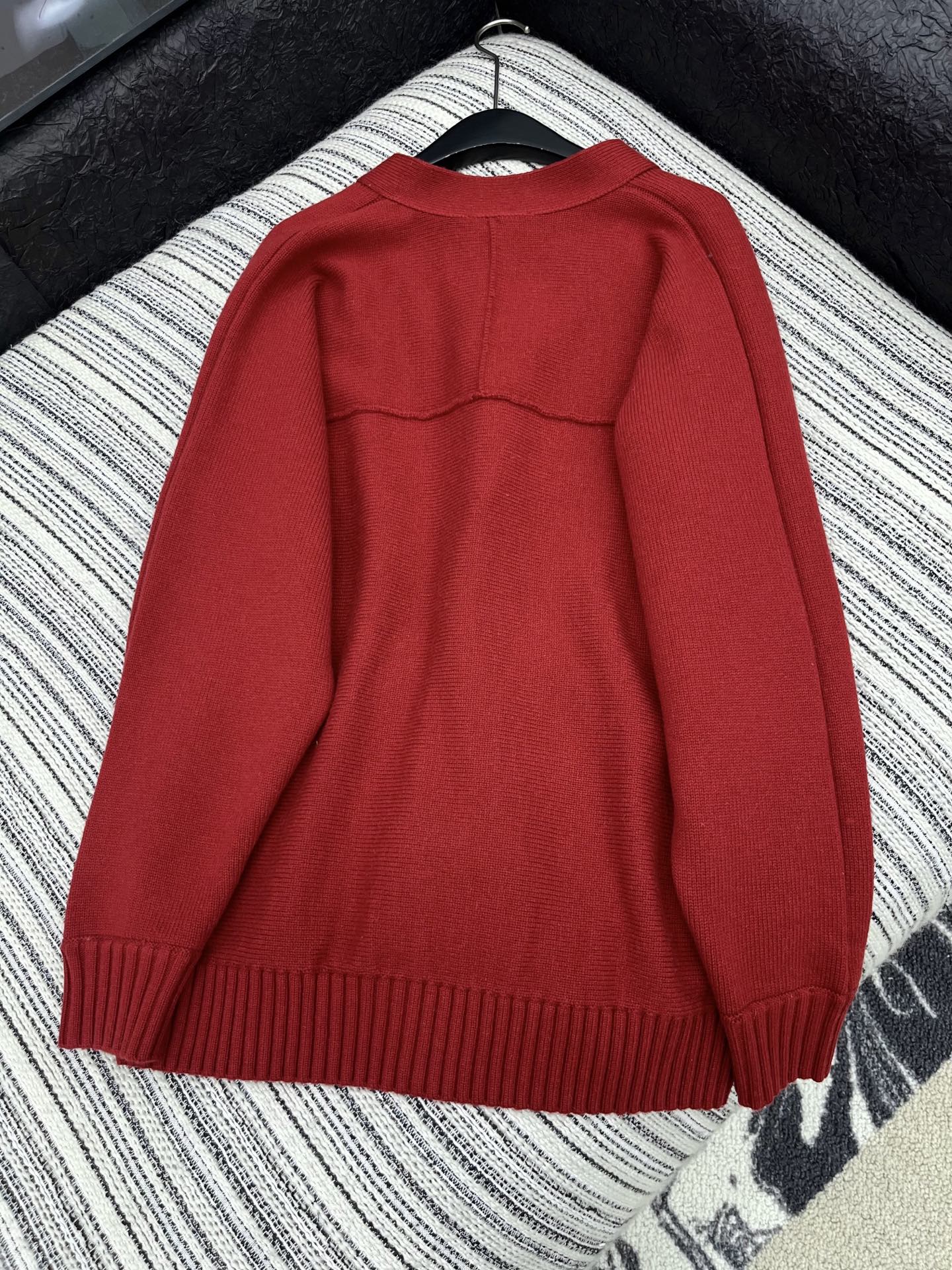 🛒𝐍𝐄𝐖 · 𝟐𝟎𝟐5/爆款现货原单品质 Gucc*｜25新品V领针织开衫精致常规版型上身巨显瘦！定制重