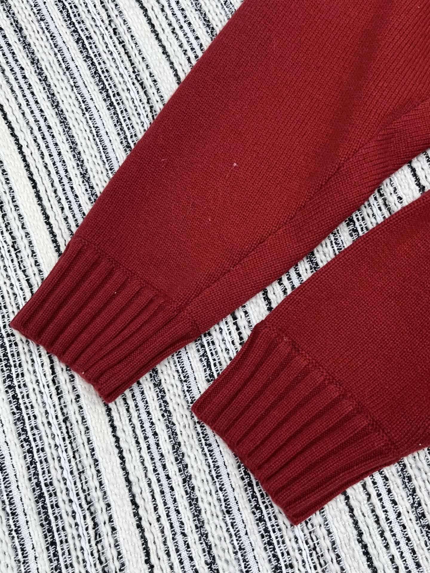 🛒𝐍𝐄𝐖 · 𝟐𝟎𝟐5/爆款现货原单品质 Gucc*｜25新品V领针织开衫精致常规版型上身巨显瘦！定制重