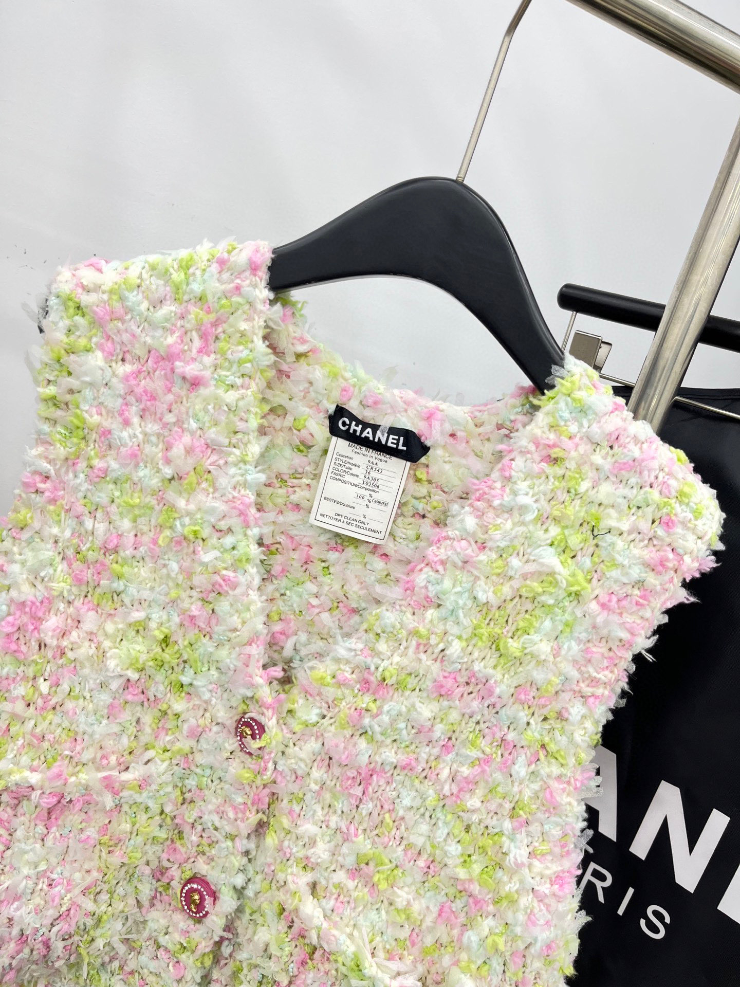 🛒𝐍𝐄𝐖 · 𝟐𝟎𝟐5/爆款现货原单品质 Chan*｜25中古系列重工手工钻扣V领背心外套独家订制纱线 