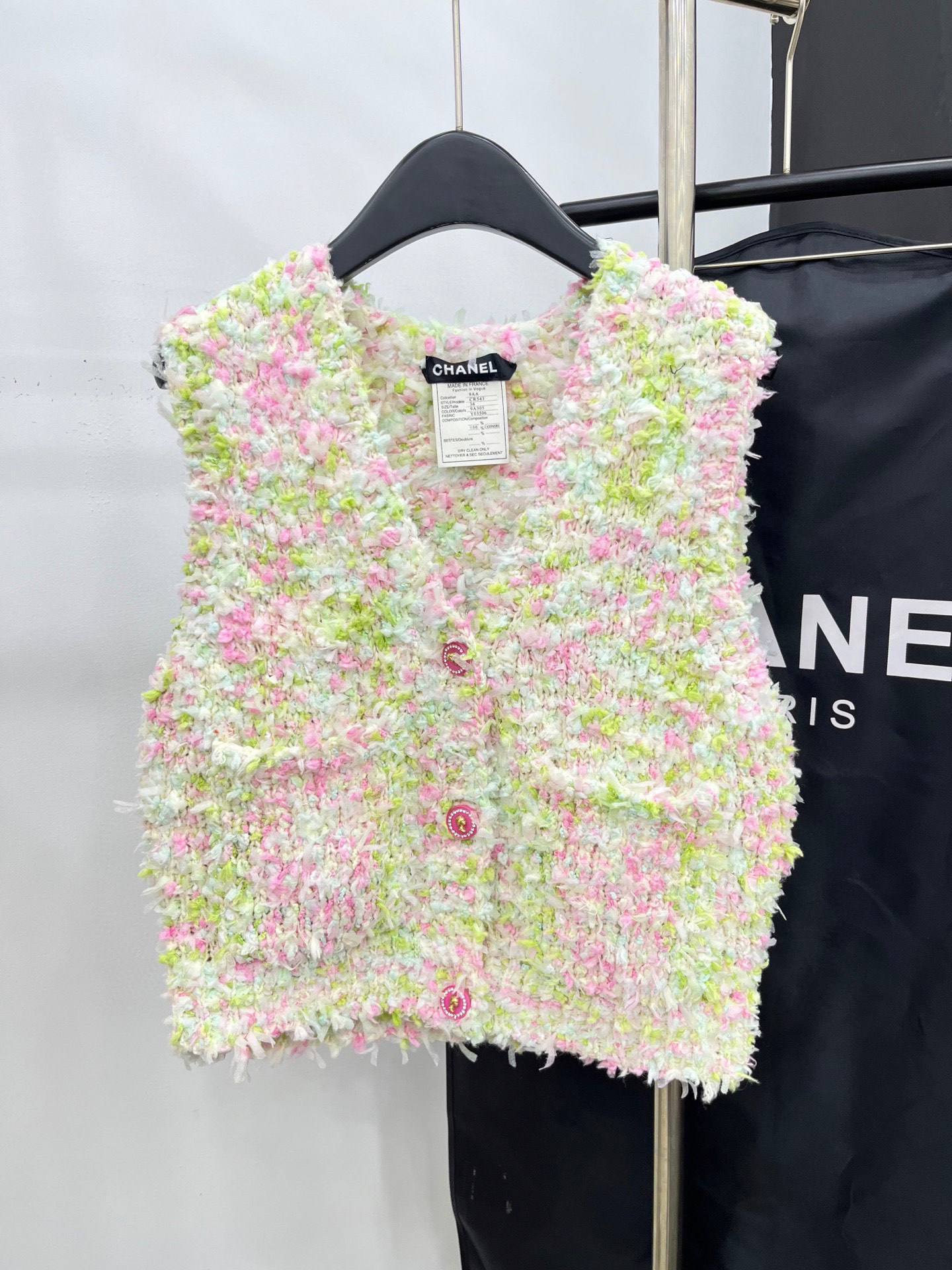 🛒𝐍𝐄𝐖 · 𝟐𝟎𝟐5/爆款现货原单品质 Chan*｜25中古系列重工手工钻扣V领背心外套独家订制纱线 