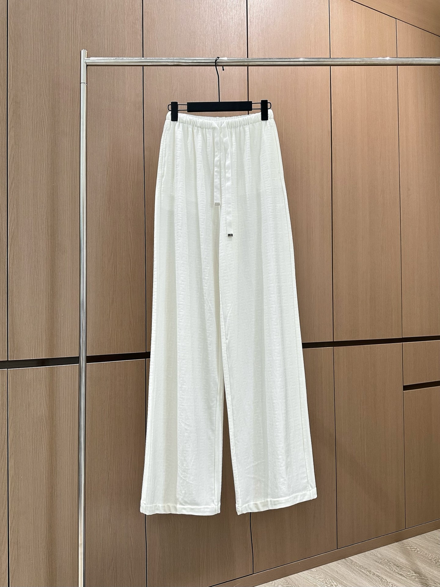 🛒𝐍𝐄𝐖 · 𝟐𝟎𝟐5/爆款现货设计师 原创｜FF字母松紧腰头休闲裤高品质面料质感柔软细腻舒适。气质百搭