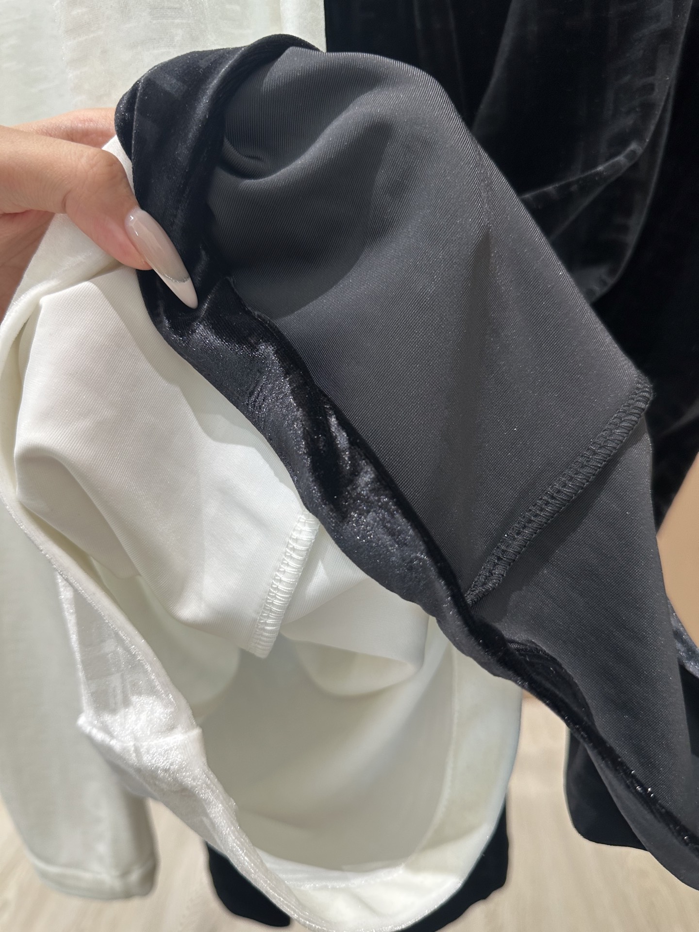 🛒𝐍𝐄𝐖 · 𝟐𝟎𝟐5/爆款现货设计师 原创｜FF字母松紧腰头休闲裤高品质面料质感柔软细腻舒适。气质百搭