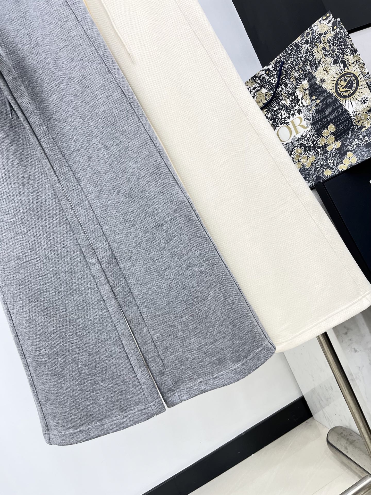 🛒𝐍𝐄𝐖 · 𝟐𝟎𝟐5/爆款现货原单品质 Chan*｜提花双C松紧宽腰头休闲裤高品质面料质感柔软细腻舒适