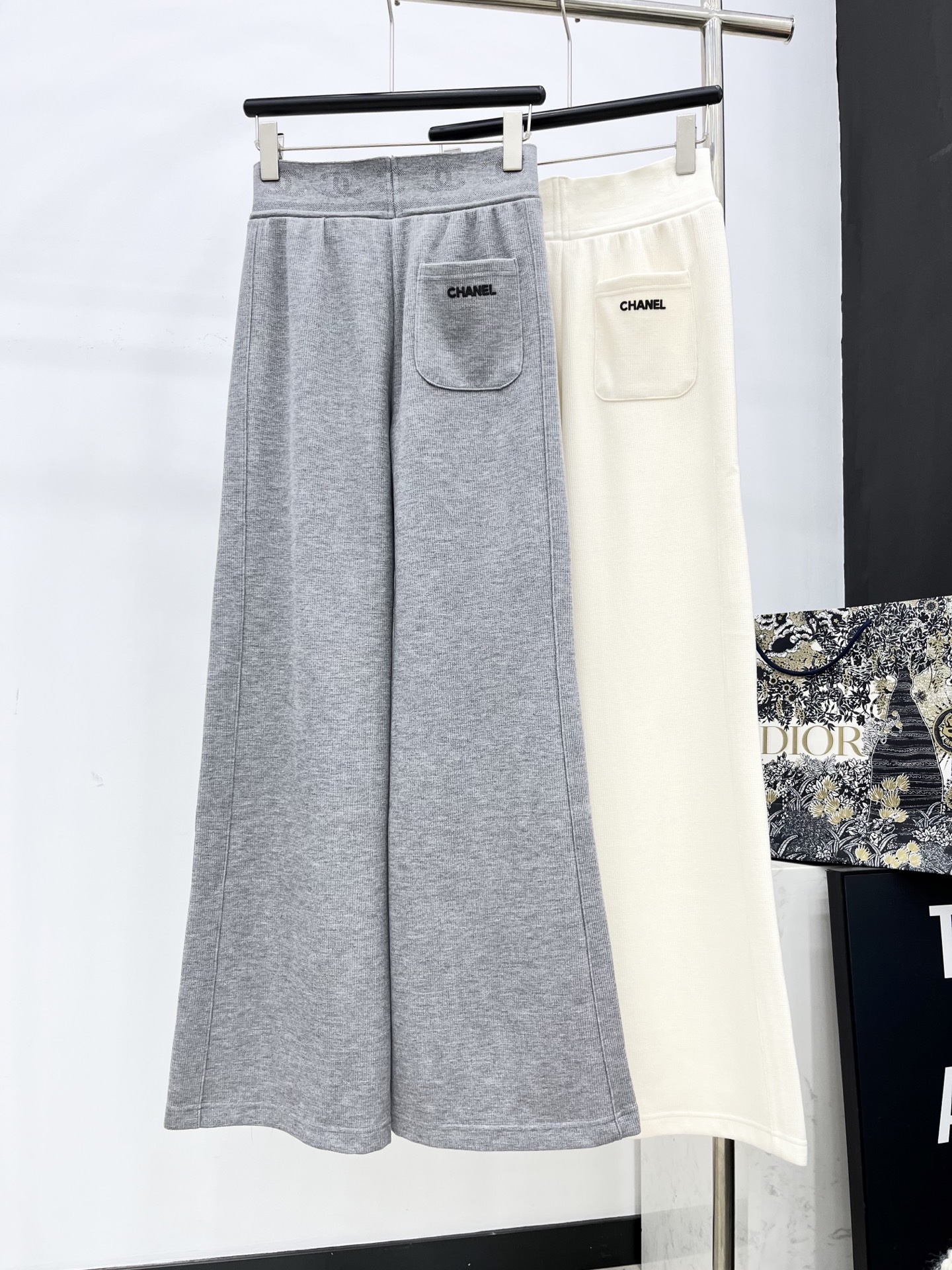 🛒𝐍𝐄𝐖 · 𝟐𝟎𝟐5/爆款现货原单品质 Chan*｜提花双C松紧宽腰头休闲裤高品质面料质感柔软细腻舒适