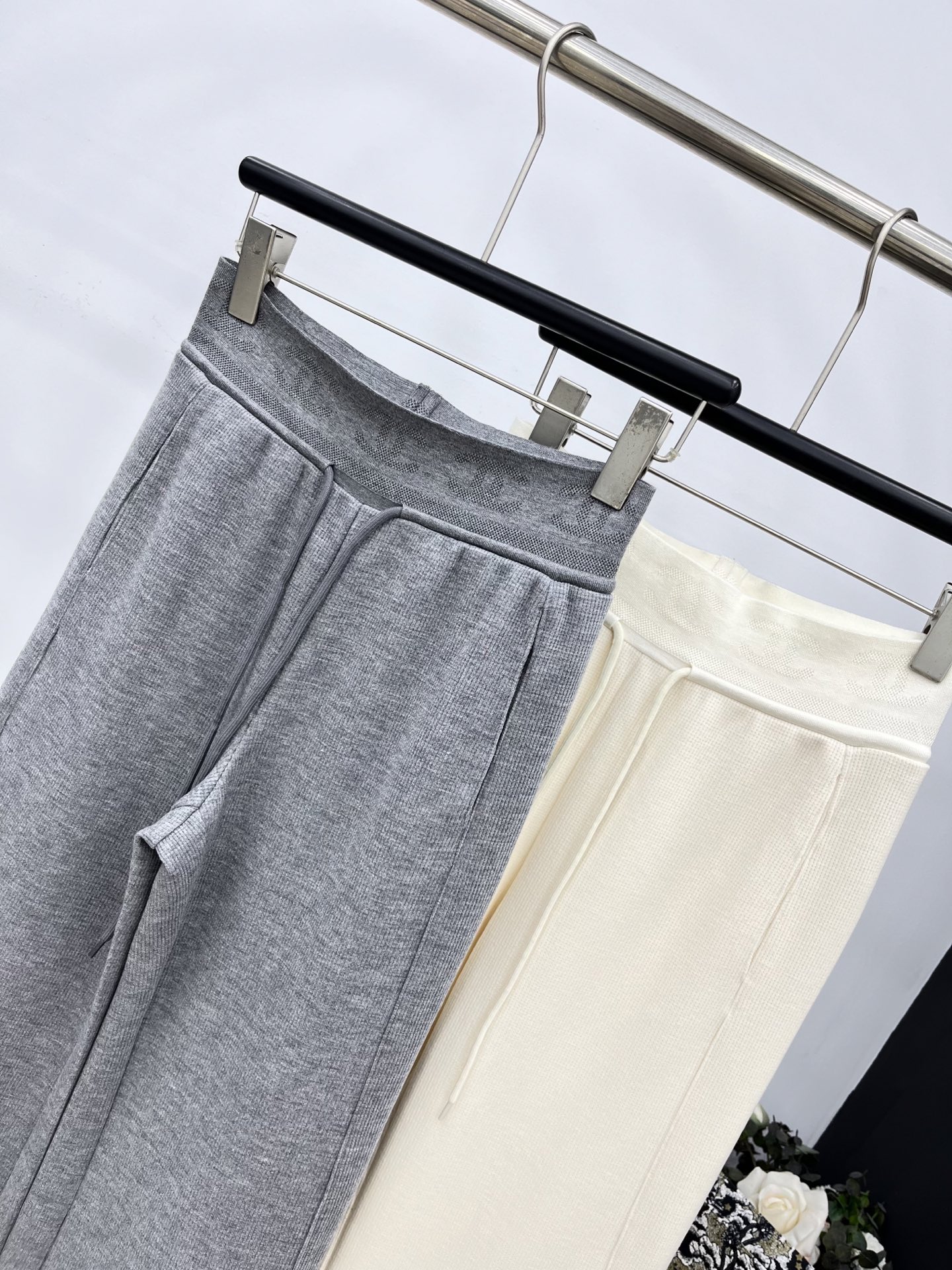 🛒𝐍𝐄𝐖 · 𝟐𝟎𝟐5/爆款现货原单品质 Chan*｜提花双C松紧宽腰头休闲裤高品质面料质感柔软细腻舒适