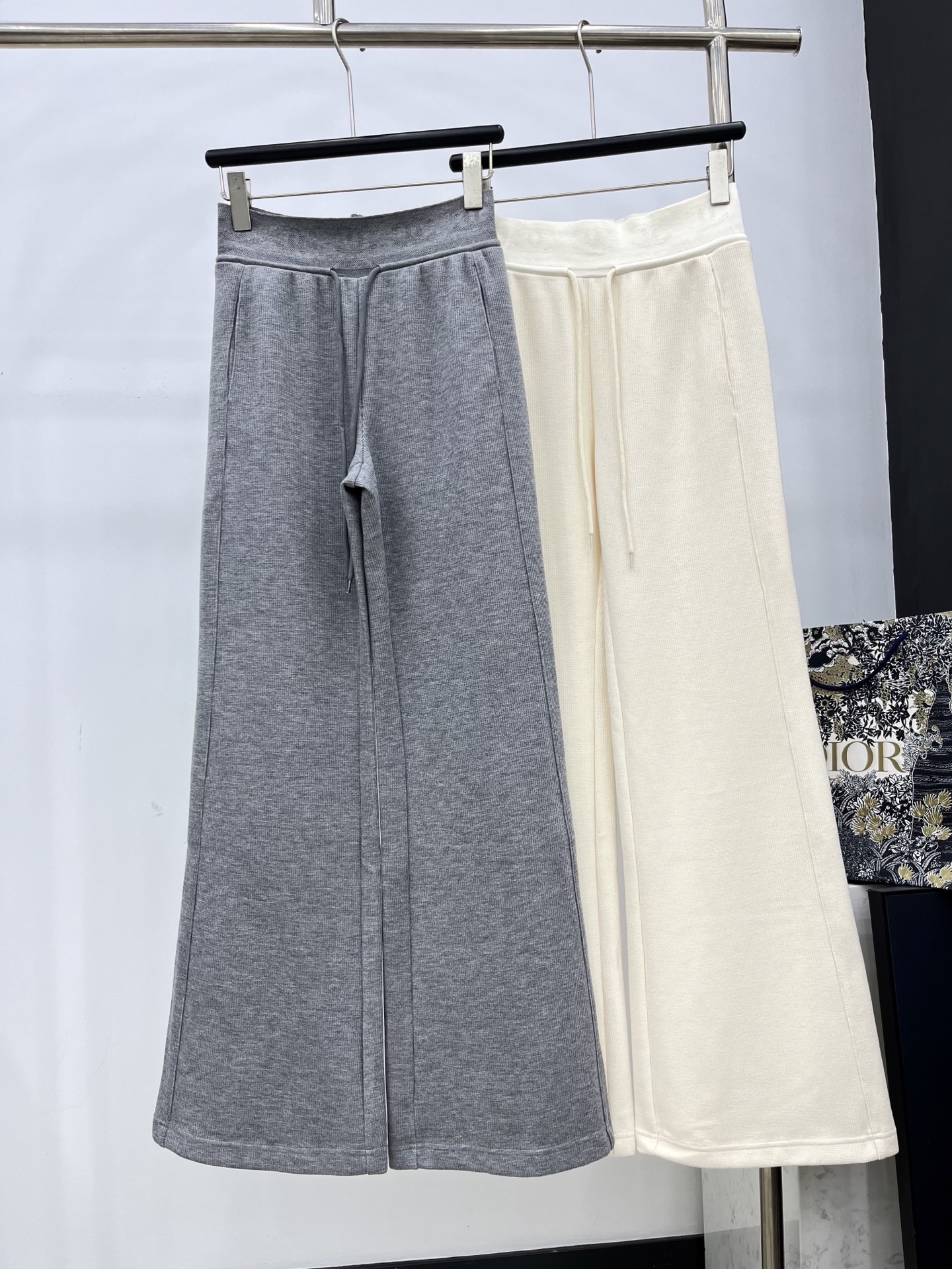 🛒𝐍𝐄𝐖 · 𝟐𝟎𝟐5/爆款现货原单品质 Chan*｜提花双C松紧宽腰头休闲裤高品质面料质感柔软细腻舒适