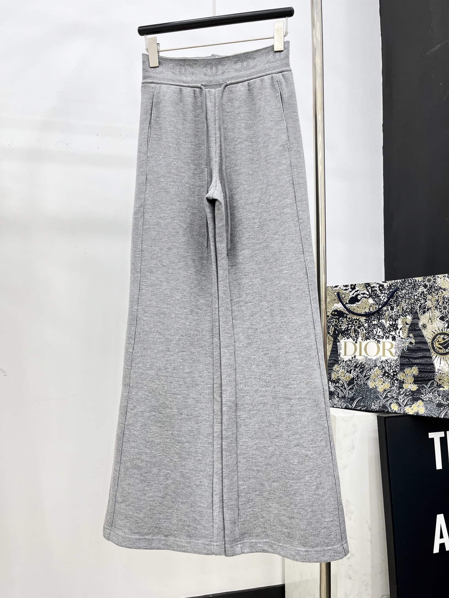 🛒𝐍𝐄𝐖 · 𝟐𝟎𝟐5/爆款现货原单品质 Chan*｜提花双C松紧宽腰头休闲裤高品质面料质感柔软细腻舒适