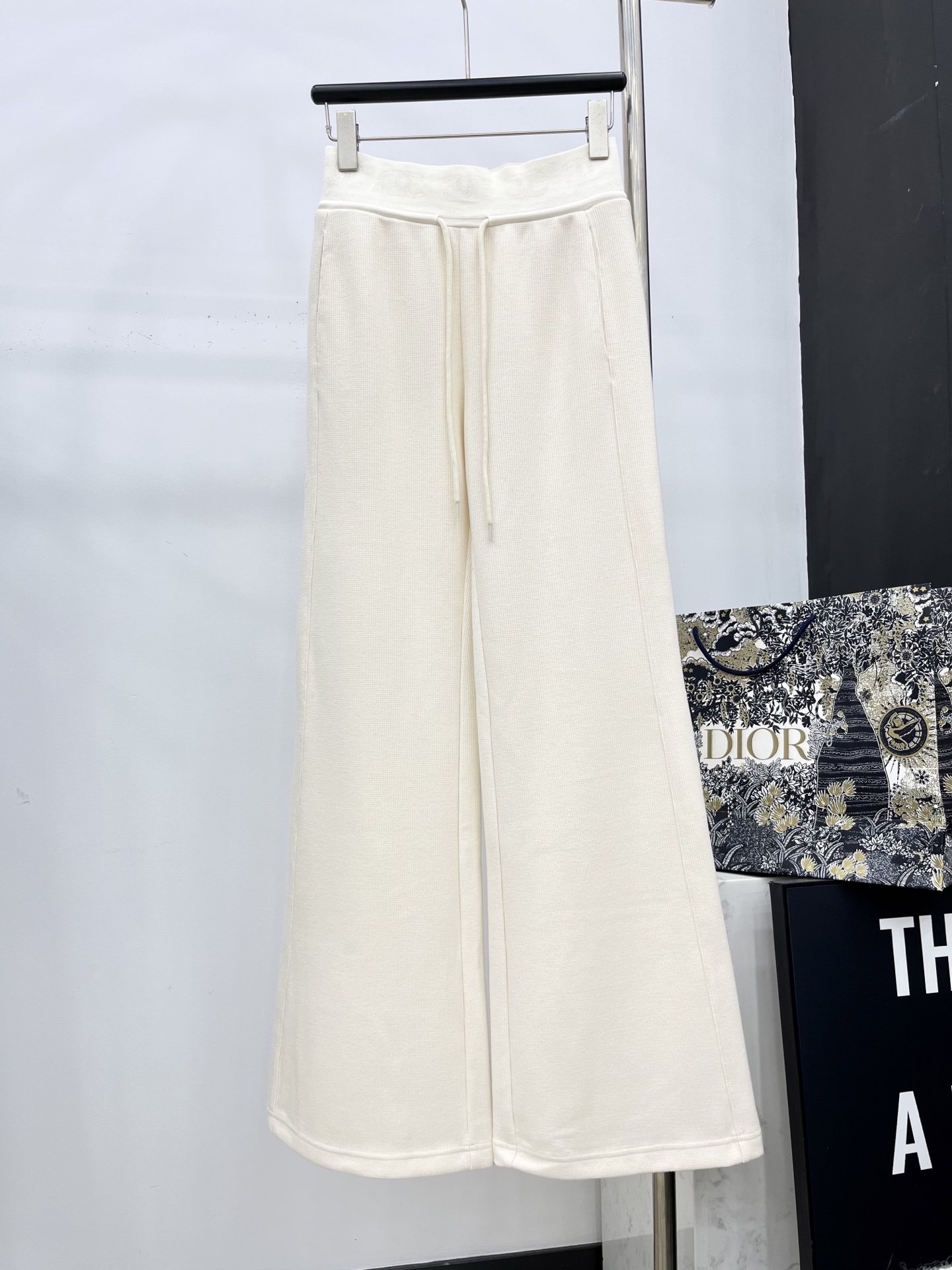 🛒𝐍𝐄𝐖 · 𝟐𝟎𝟐5/爆款现货原单品质 Chan*｜提花双C松紧宽腰头休闲裤高品质面料质感柔软细腻舒适