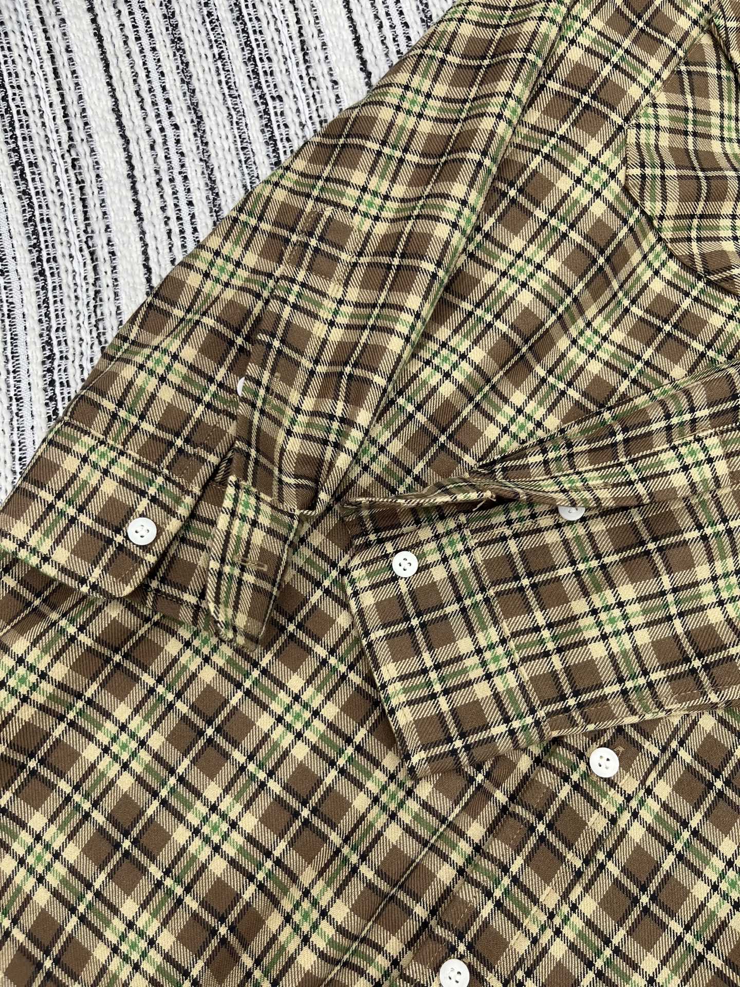 🛒𝐍𝐄𝐖 · 𝟐𝟎𝟐5/爆款现货【原版定制】 Miu Mi *｜2025秋冬格纹翻领刺绣长款衬衫定制YB