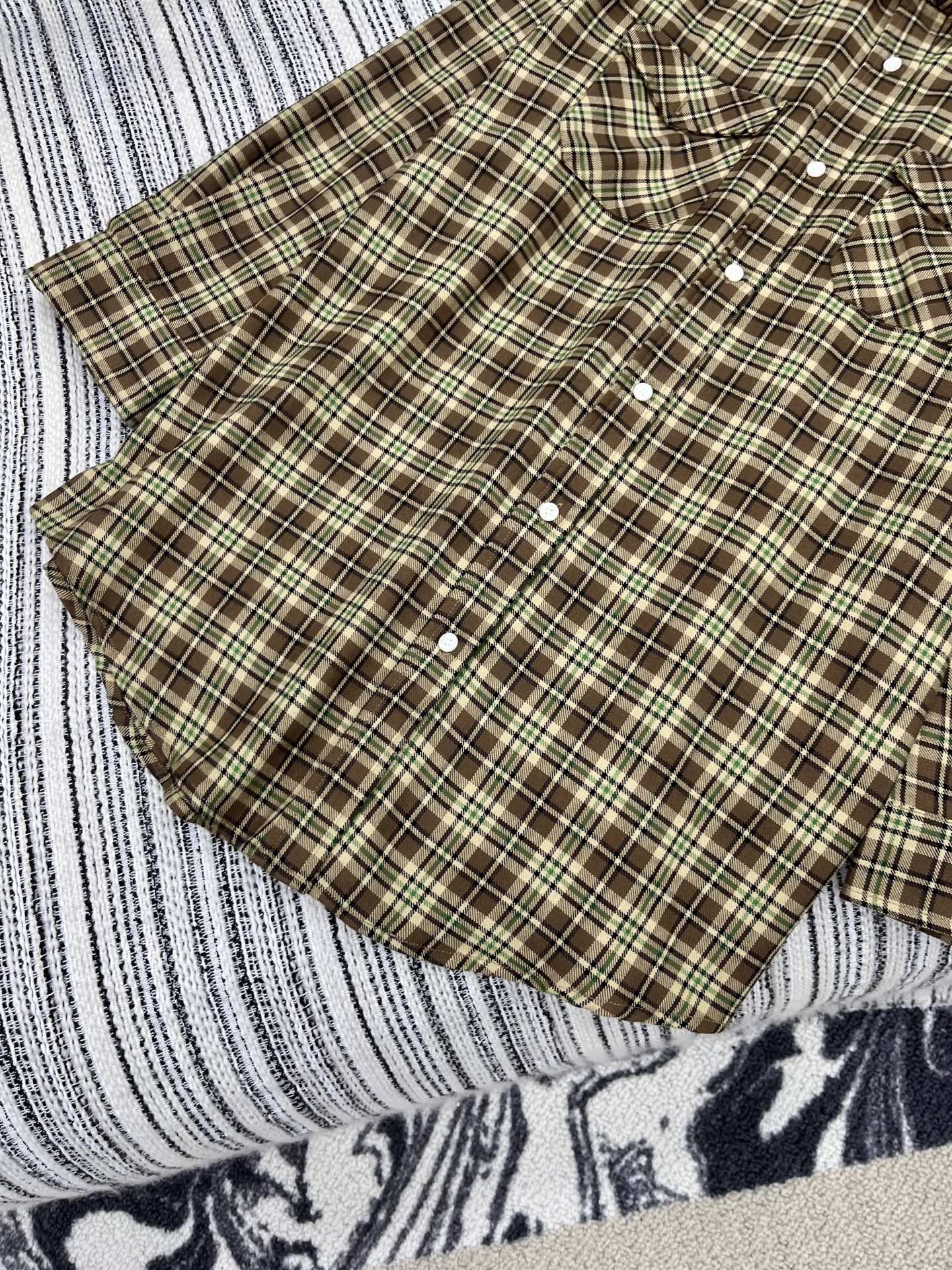 🛒𝐍𝐄𝐖 · 𝟐𝟎𝟐5/爆款现货【原版定制】 Miu Mi *｜2025秋冬格纹翻领刺绣长款衬衫定制YB