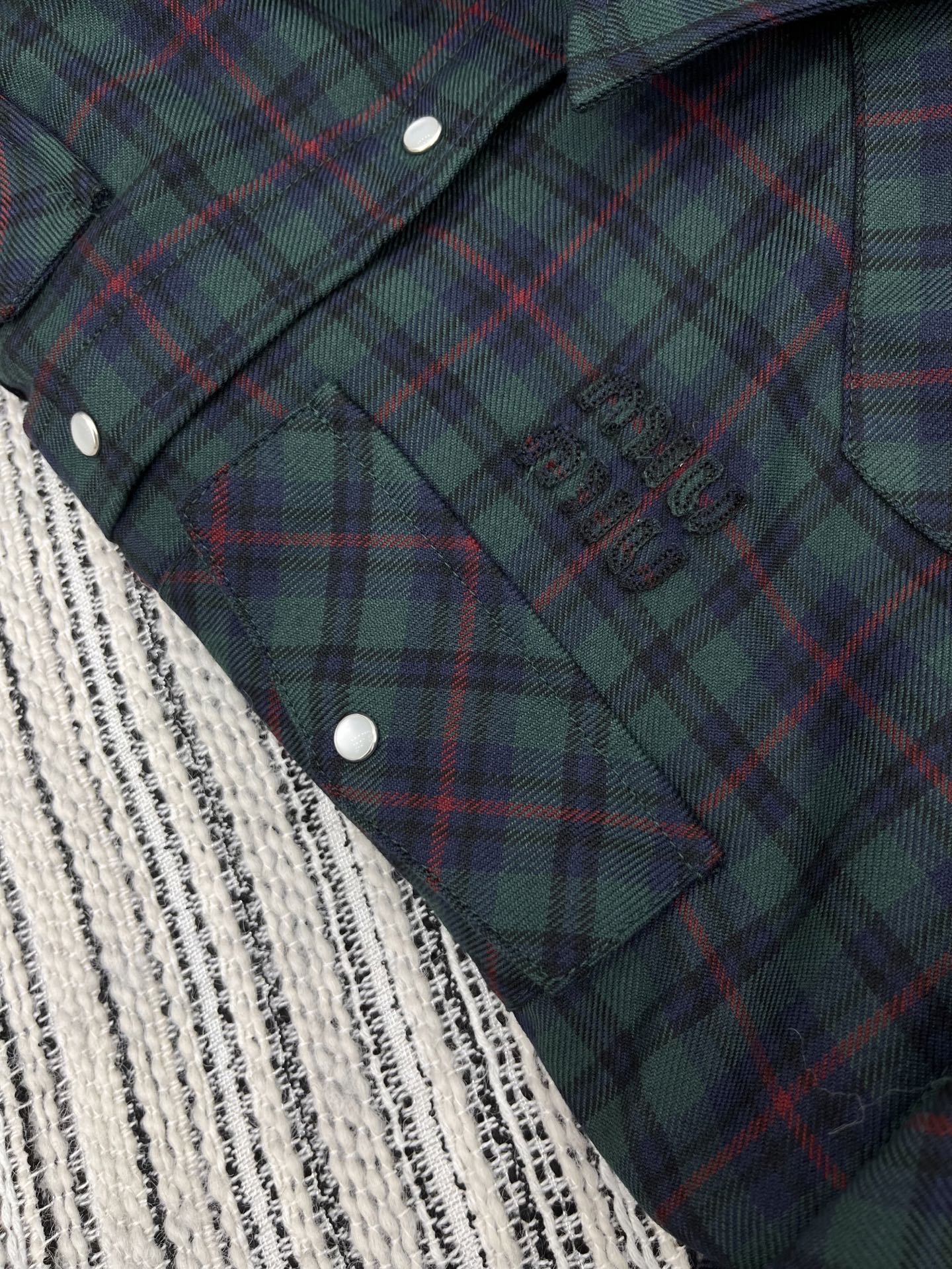 🛒𝐍𝐄𝐖 · 𝟐𝟎𝟐5/爆款现货【原版定制】 Miu Mi *｜2025秋冬格纹翻领刺绣衬衫定制YB材质