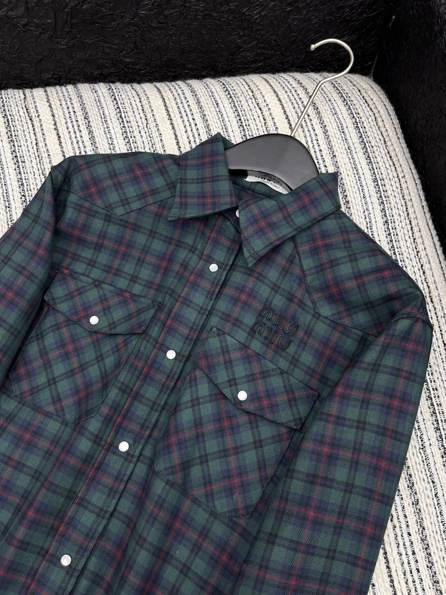 🛒𝐍𝐄𝐖 · 𝟐𝟎𝟐5/爆款现货【原版定制】 Miu Mi *｜2025秋冬格纹翻领刺绣衬衫定制YB材质