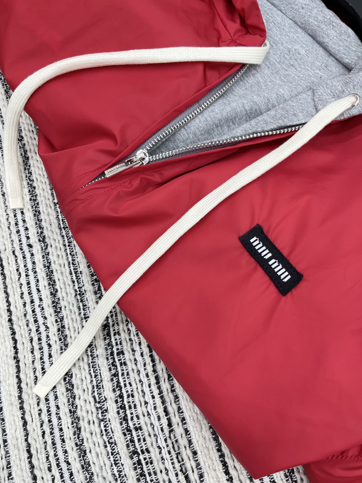 🛒𝐍𝐄𝐖 · 𝟐𝟎𝟐5/爆款现货【原版定制】Miu Mi*｜25秋冬新品 双面穿带帽女士撞色派克外套＞＞