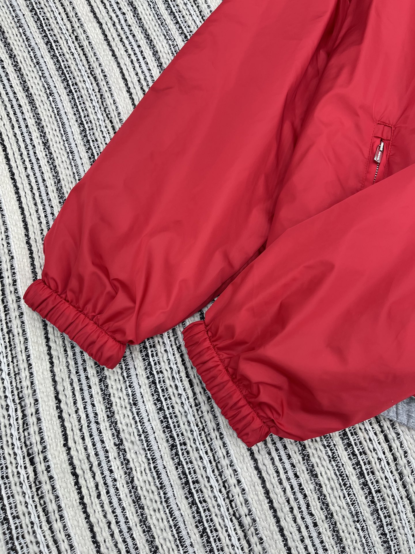 🛒𝐍𝐄𝐖 · 𝟐𝟎𝟐5/爆款现货【原版定制】Miu Mi*｜25秋冬新品 双面穿带帽女士撞色派克外套＞＞