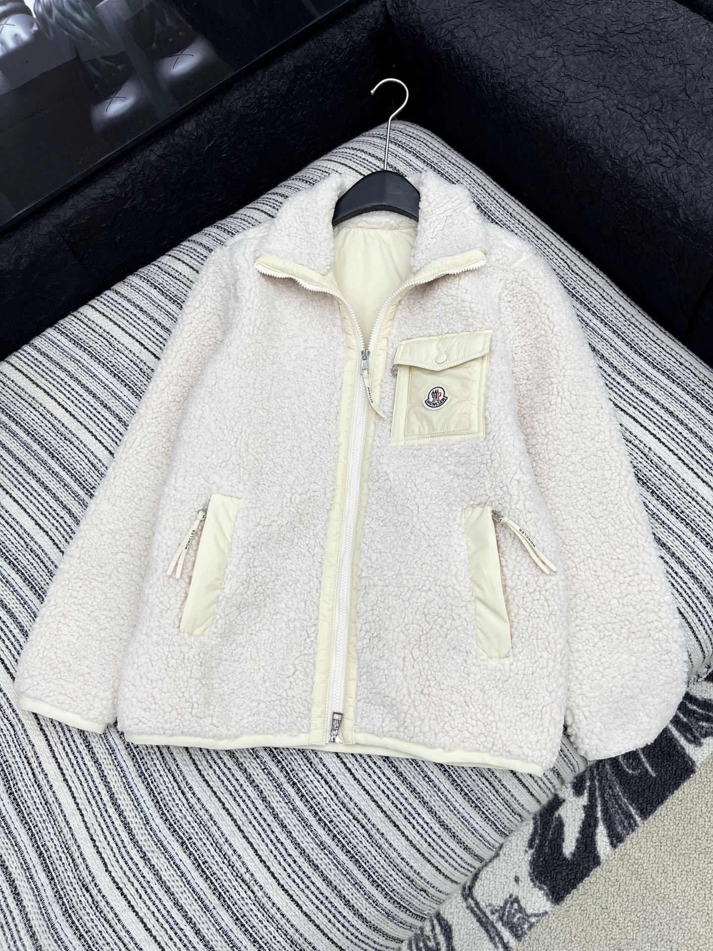 🛒𝐍𝐄𝐖 · 𝟐𝟎𝟐5/爆款现货【原版订制】Moncl*｜2025新品泰迪毛绒棉服外套通体饰以泰迪毛绒材