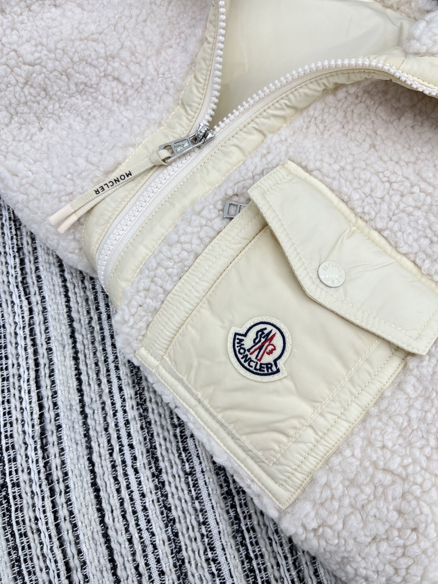 🛒𝐍𝐄𝐖 · 𝟐𝟎𝟐5/爆款现货【原版订制】Moncl*｜2025新品泰迪毛绒棉服外套通体饰以泰迪毛绒材