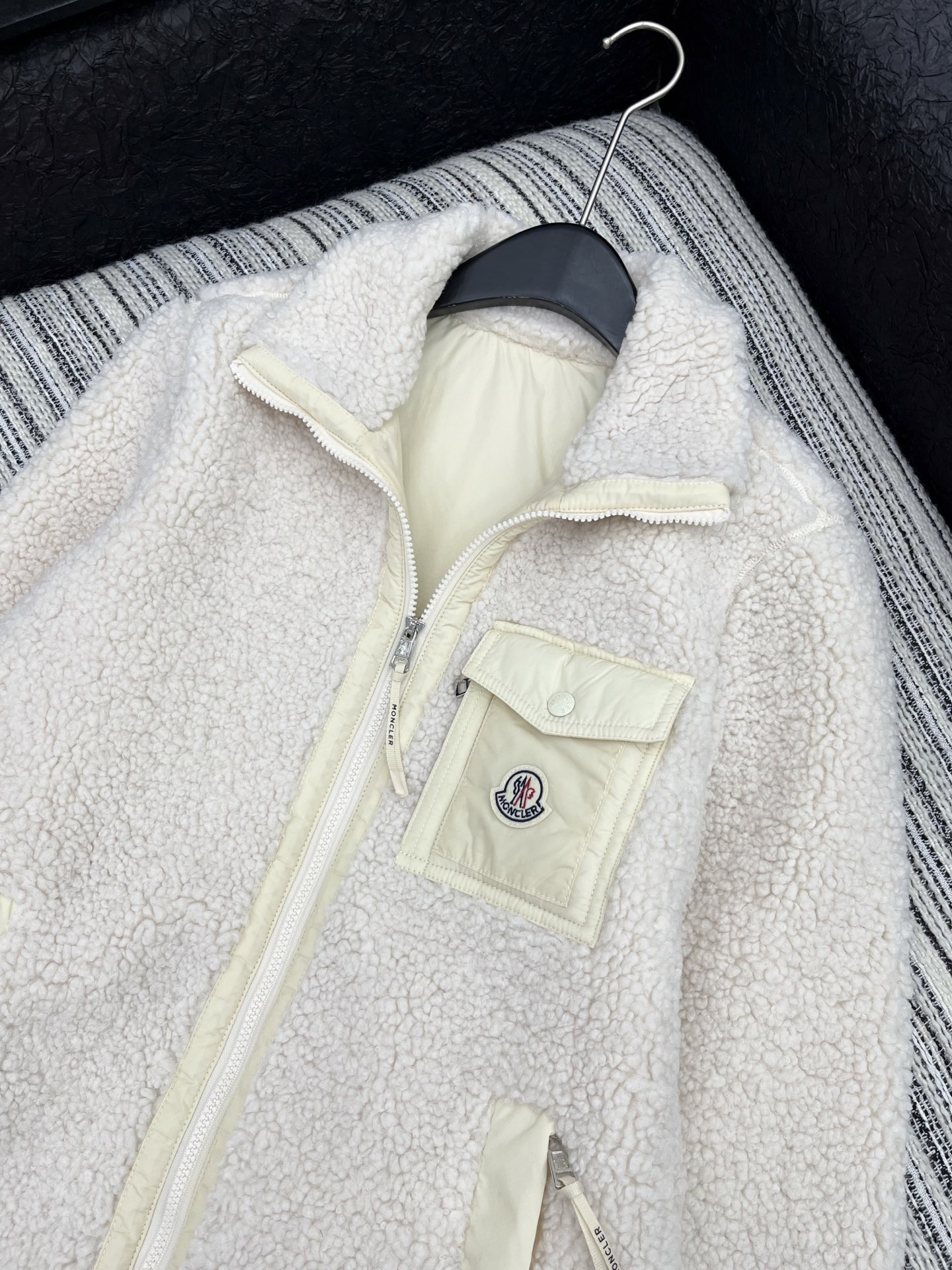 🛒𝐍𝐄𝐖 · 𝟐𝟎𝟐5/爆款现货【原版订制】Moncl*｜2025新品泰迪毛绒棉服外套通体饰以泰迪毛绒材