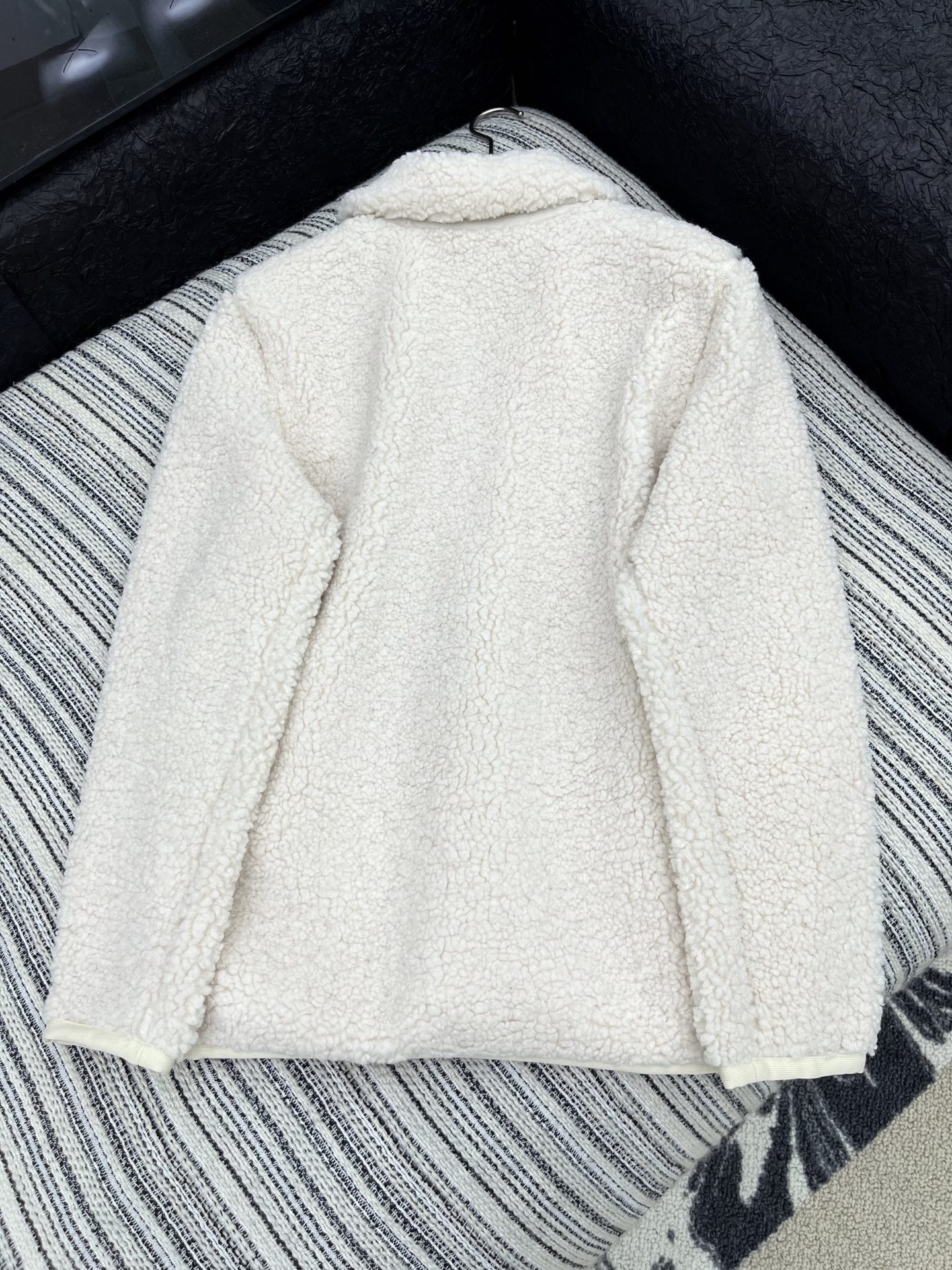 🛒𝐍𝐄𝐖 · 𝟐𝟎𝟐5/爆款现货【原版订制】Moncl*｜2025新品泰迪毛绒棉服外套通体饰以泰迪毛绒材