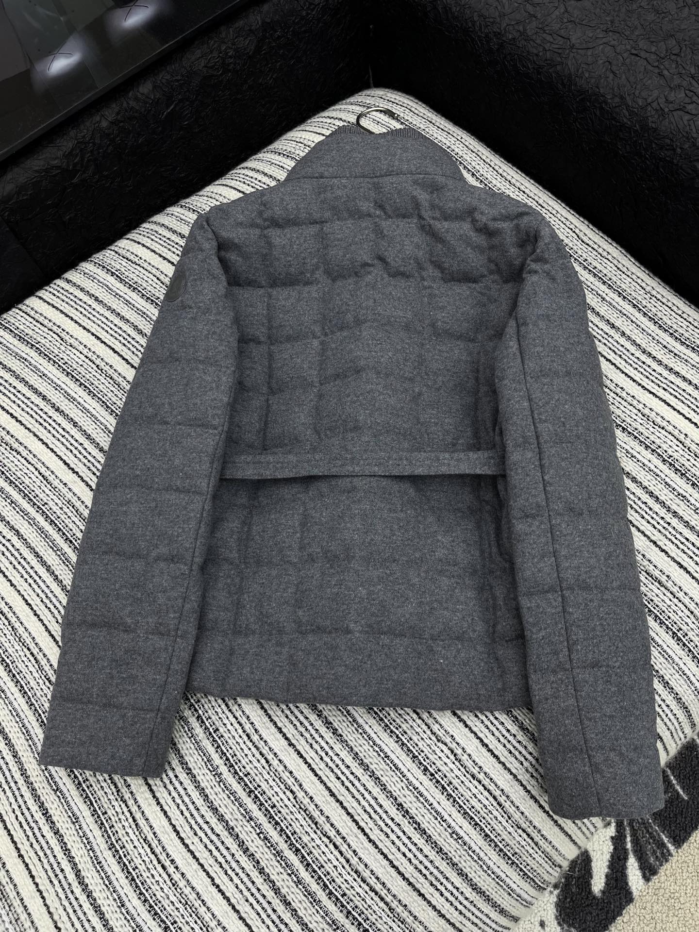 🛒𝐍𝐄𝐖 · 𝟐𝟎𝟐5/爆款现货【原版订制】Moncle*｜2025新品高领腰带羽绒服定制YB百分百羊毛