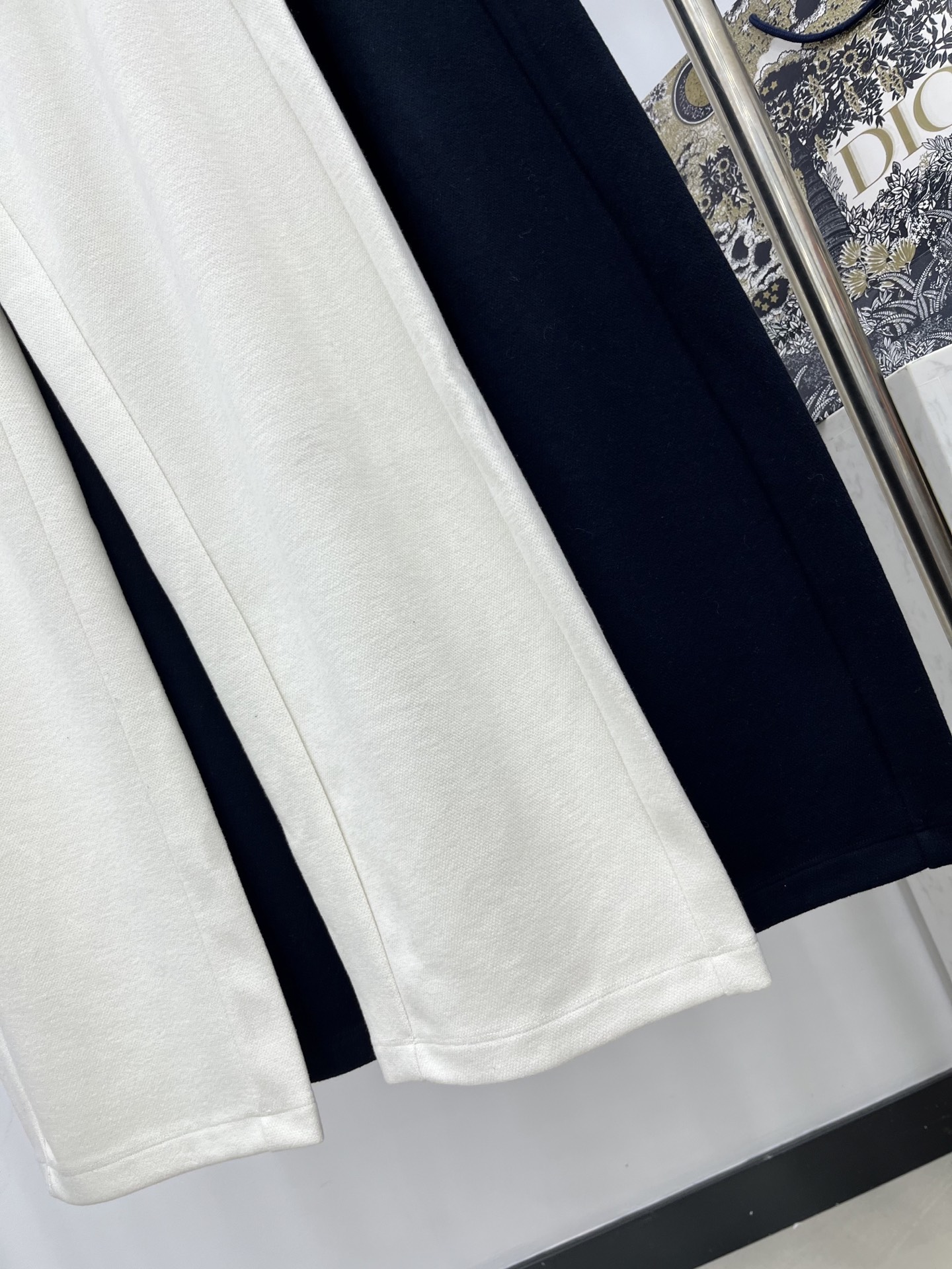 🛒𝐍𝐄𝐖 · 𝟐𝟎𝟐5/爆款现货原单品质 Alex*｜抽绳字母织带休闲裤高品质面料质感柔软细腻舒适。气质