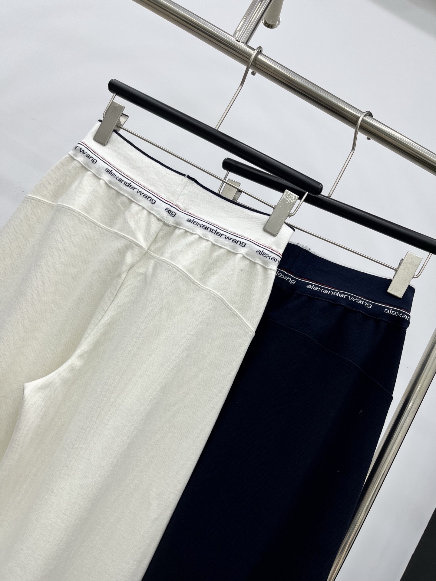 🛒𝐍𝐄𝐖 · 𝟐𝟎𝟐5/爆款现货原单品质 Alex*｜抽绳字母织带休闲裤高品质面料质感柔软细腻舒适。气质