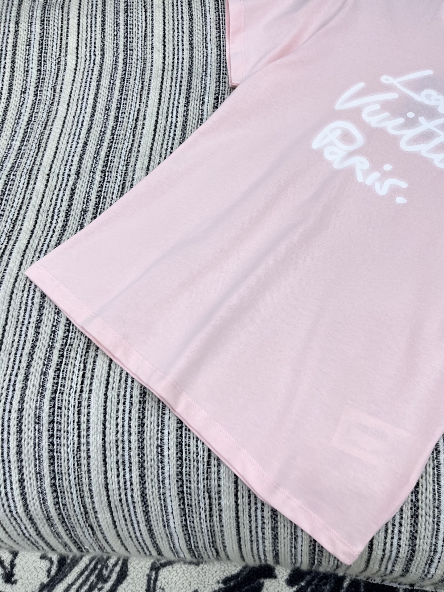 🛒𝐍𝐄𝐖 · 𝟐𝟎𝟐5/爆款现货原单品质 Lv*｜25新品撞色字母短袖T恤精致版型上身巨显瘦！定制最新字