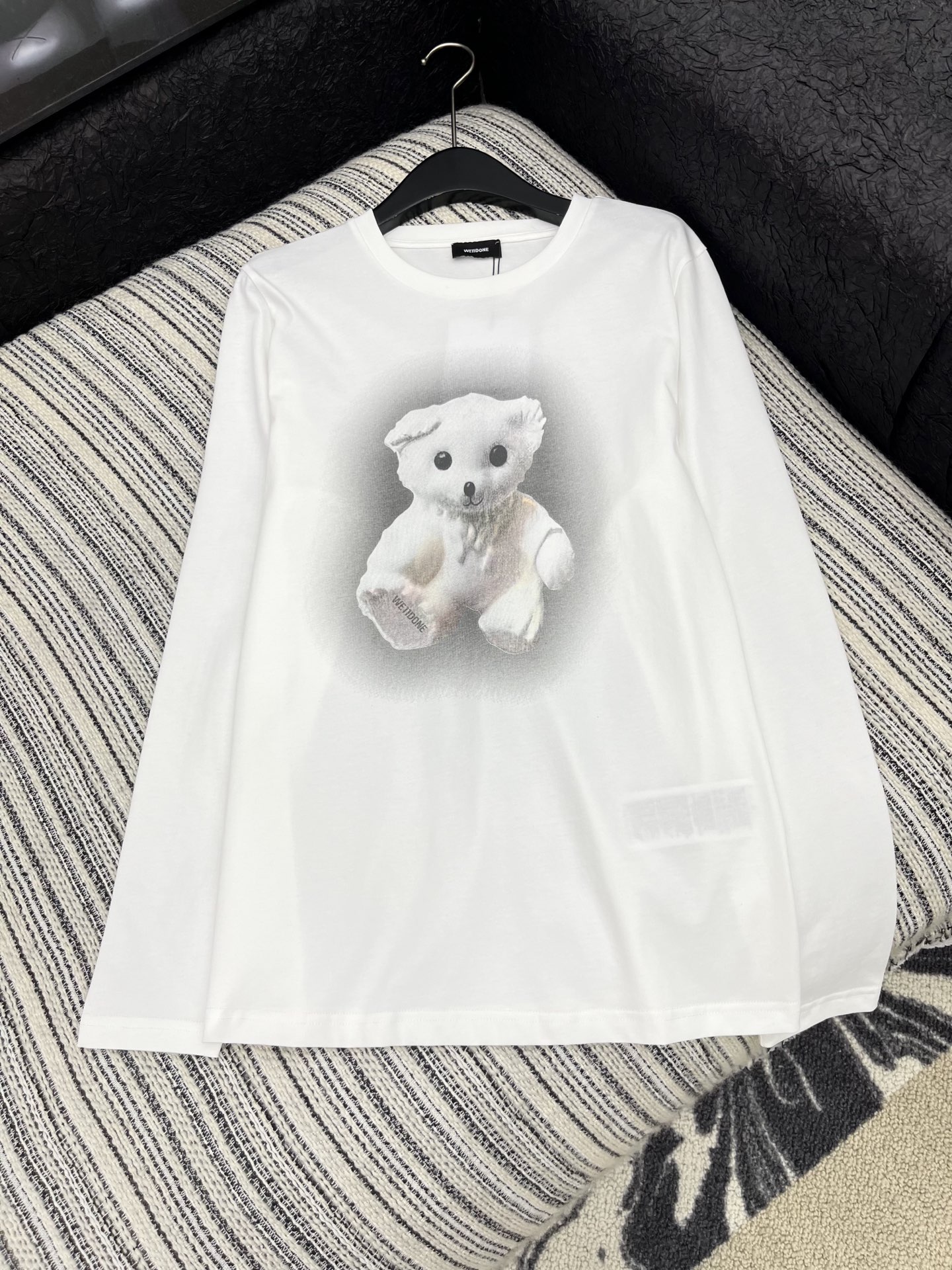 🛒𝐍𝐄𝐖 · 𝟐𝟎𝟐5/爆款现货原单品质 Well Don *｜精致重工印花长袖T恤高订面料 亲肤透气舒